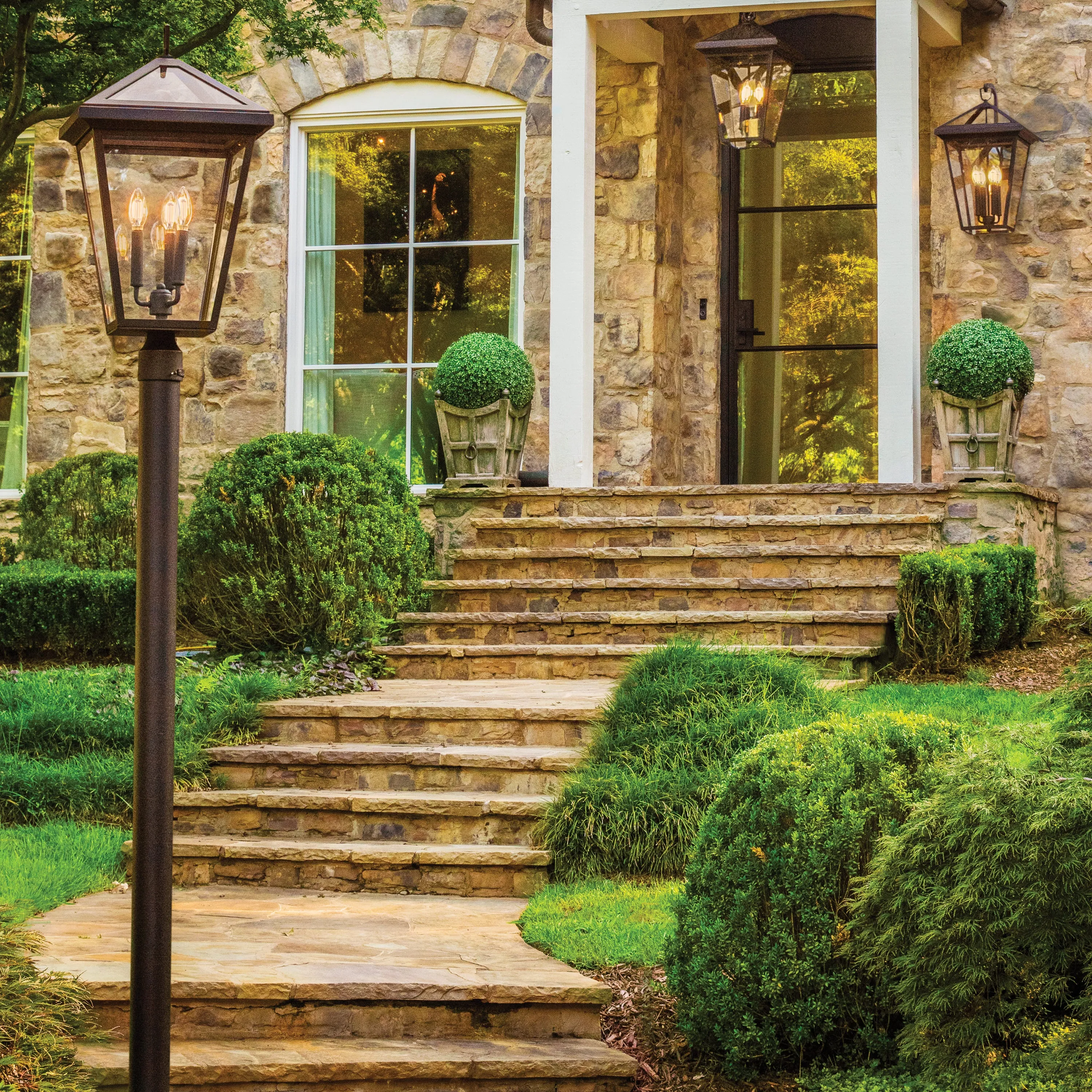 Alford Place Outdoor Post Top / Pier Mount