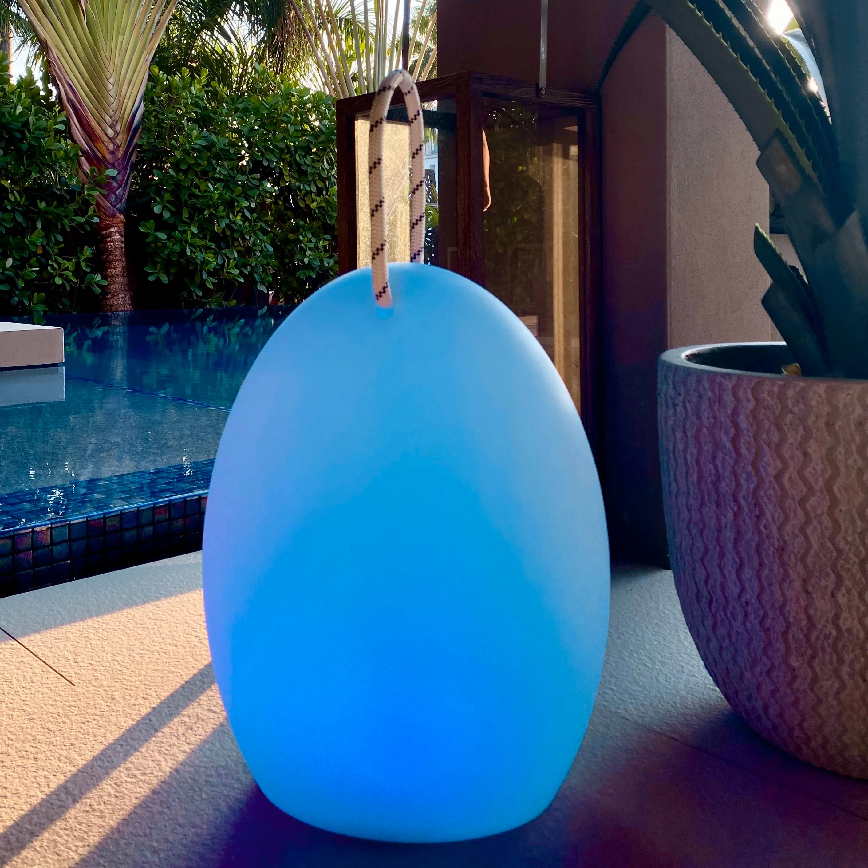 Amande Corde Outdoor Bluetooth LED Table Lamp