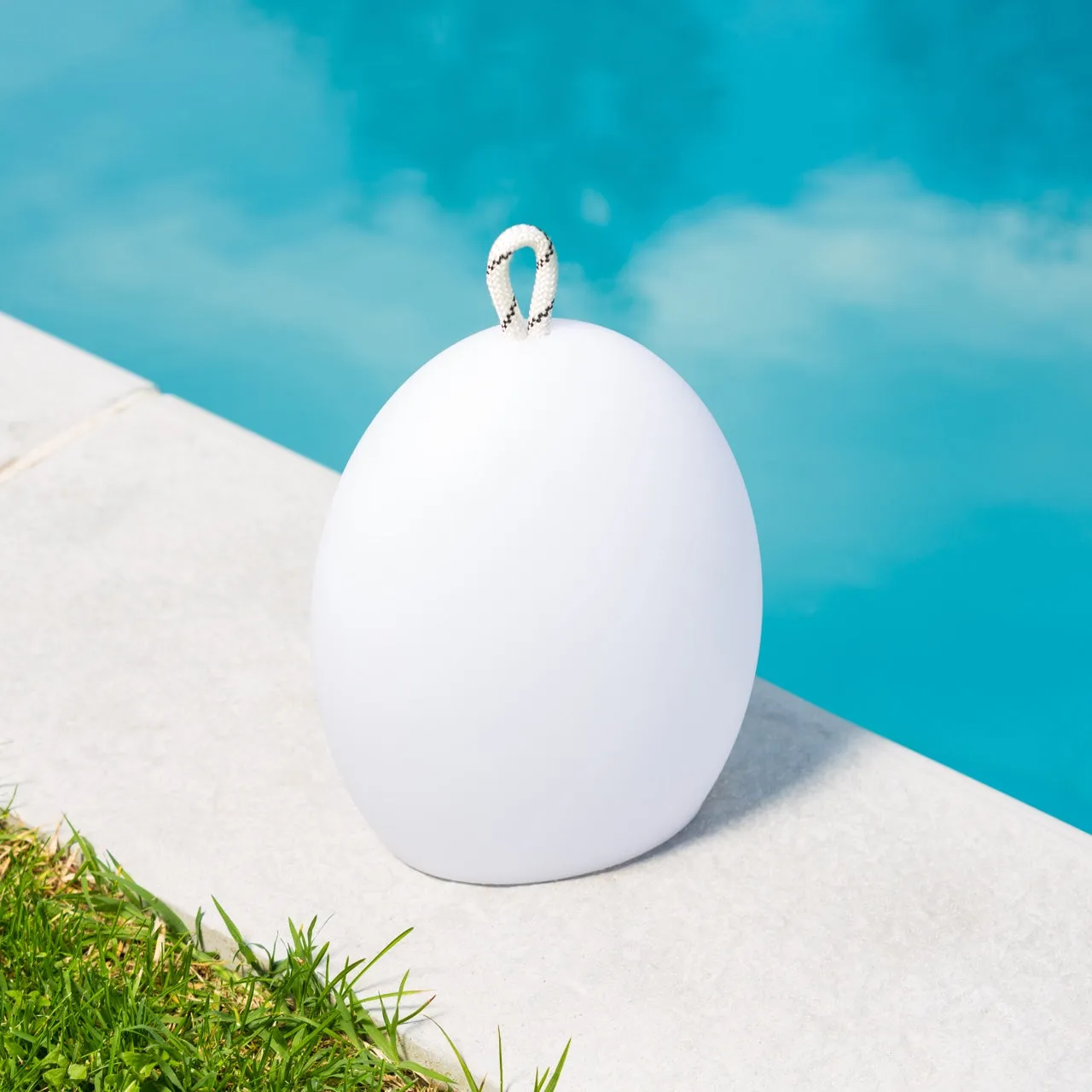 Amande Corde Outdoor Bluetooth LED Table Lamp