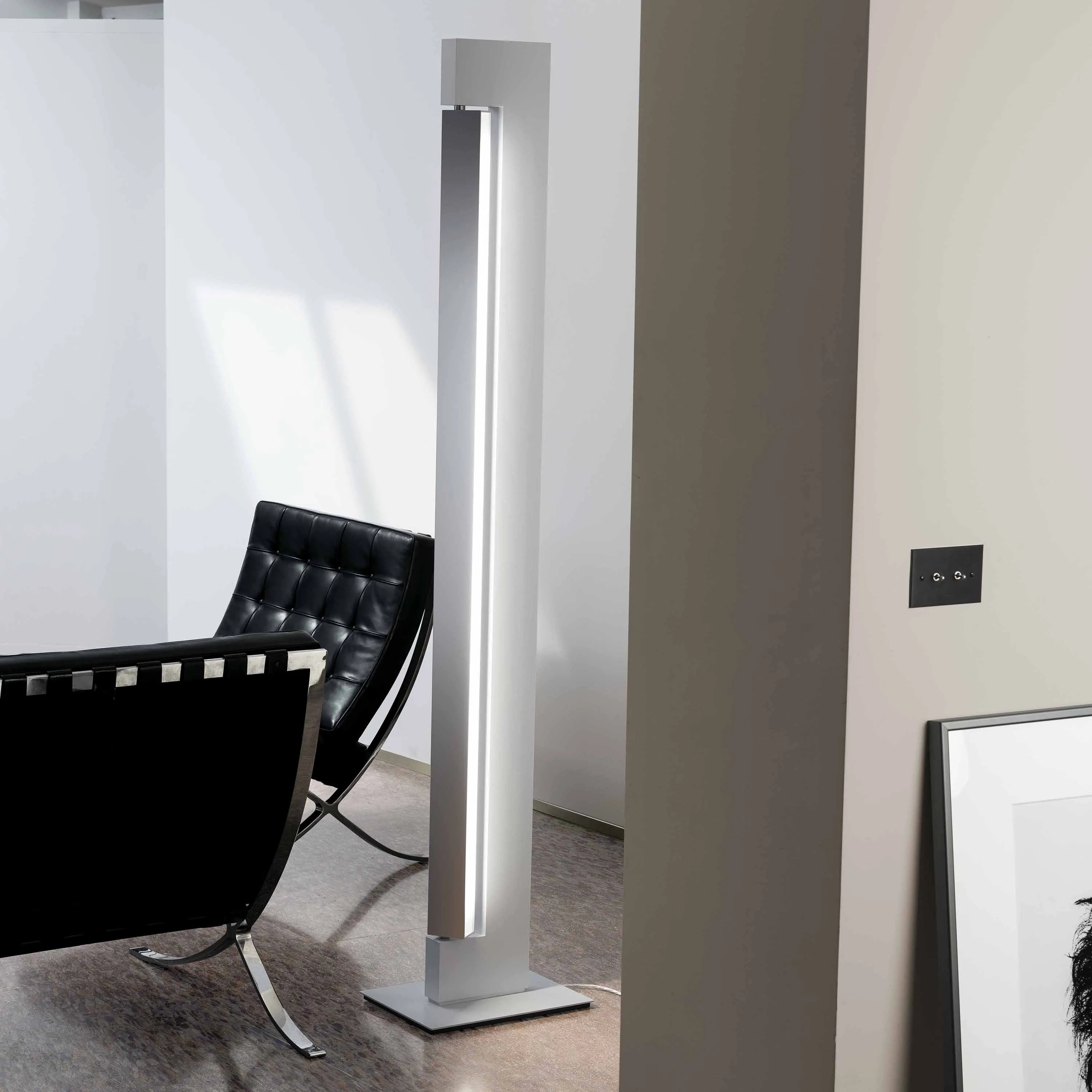 Ara LED Floor Lamp