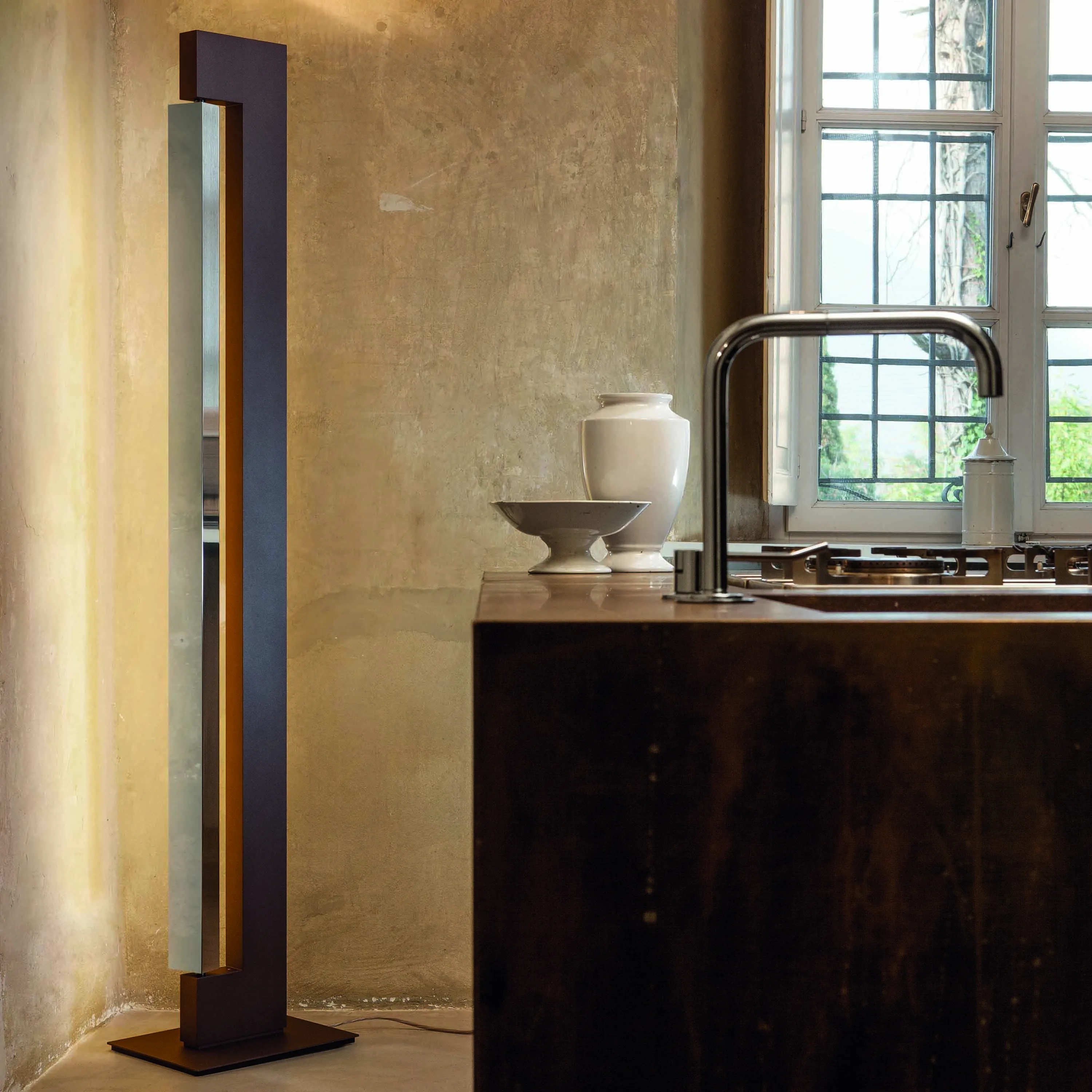 Ara LED Floor Lamp