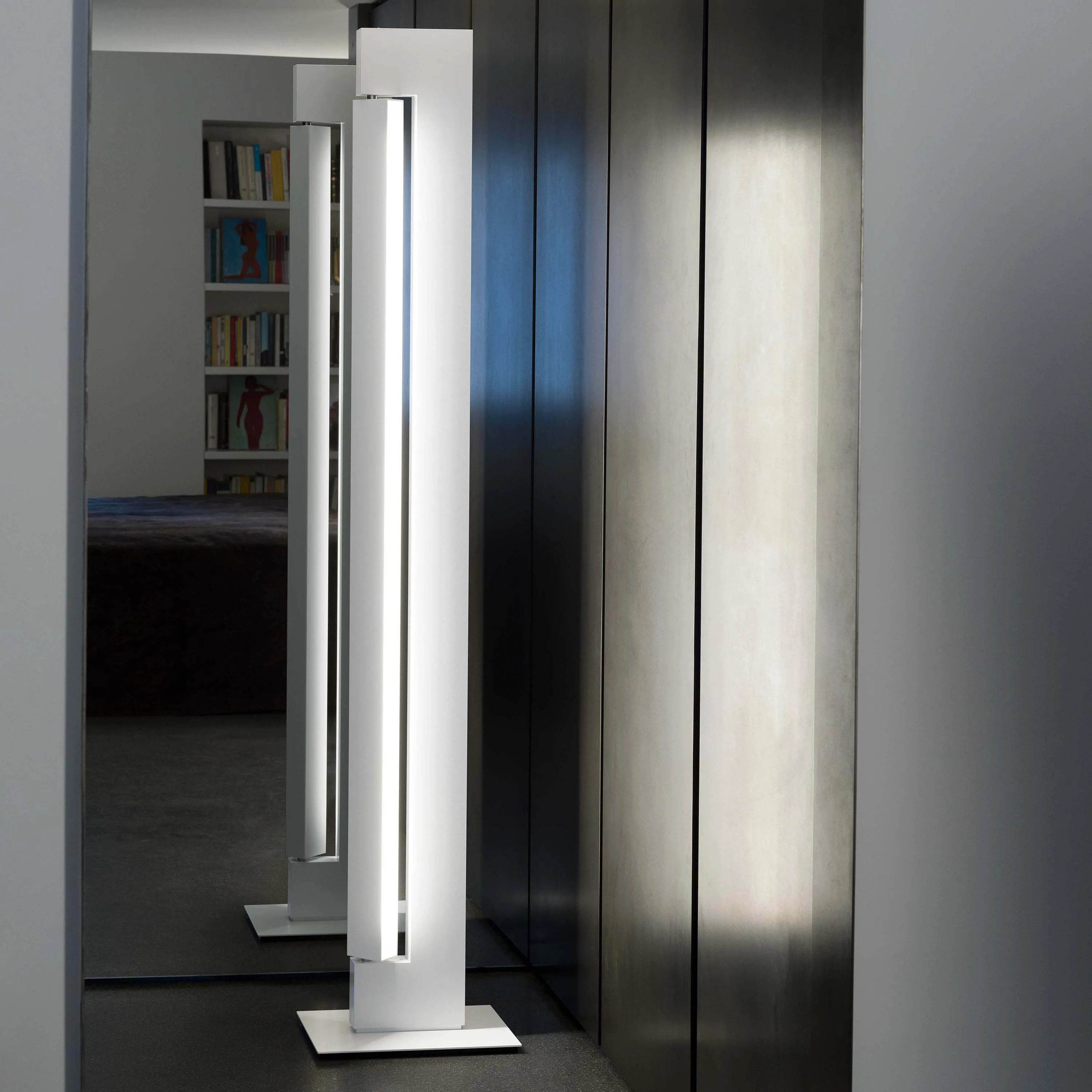 Ara LED Floor Lamp