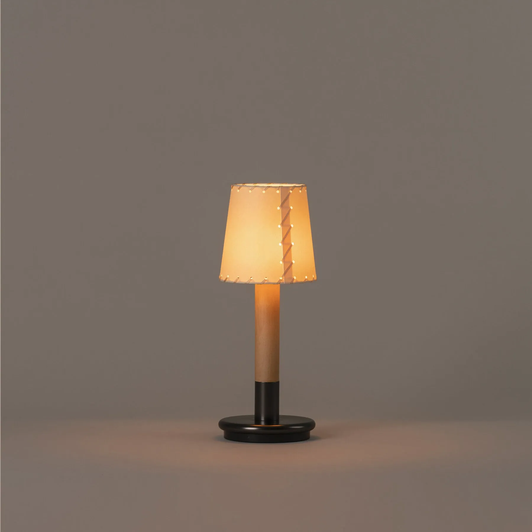 Basica Minima Portable Table Lamp