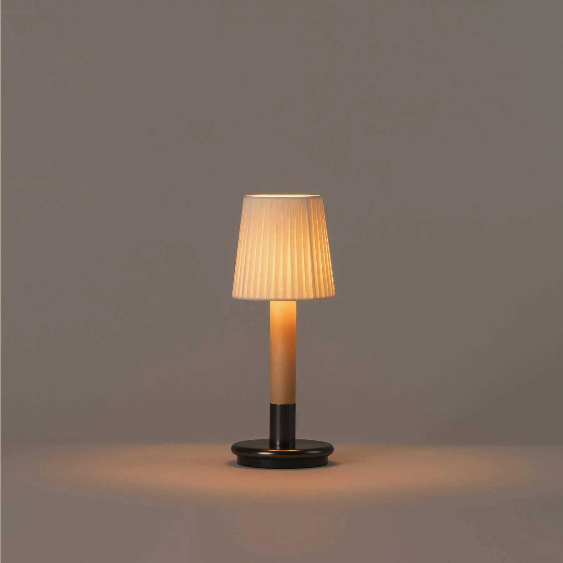 Basica Minima Portable Table Lamp