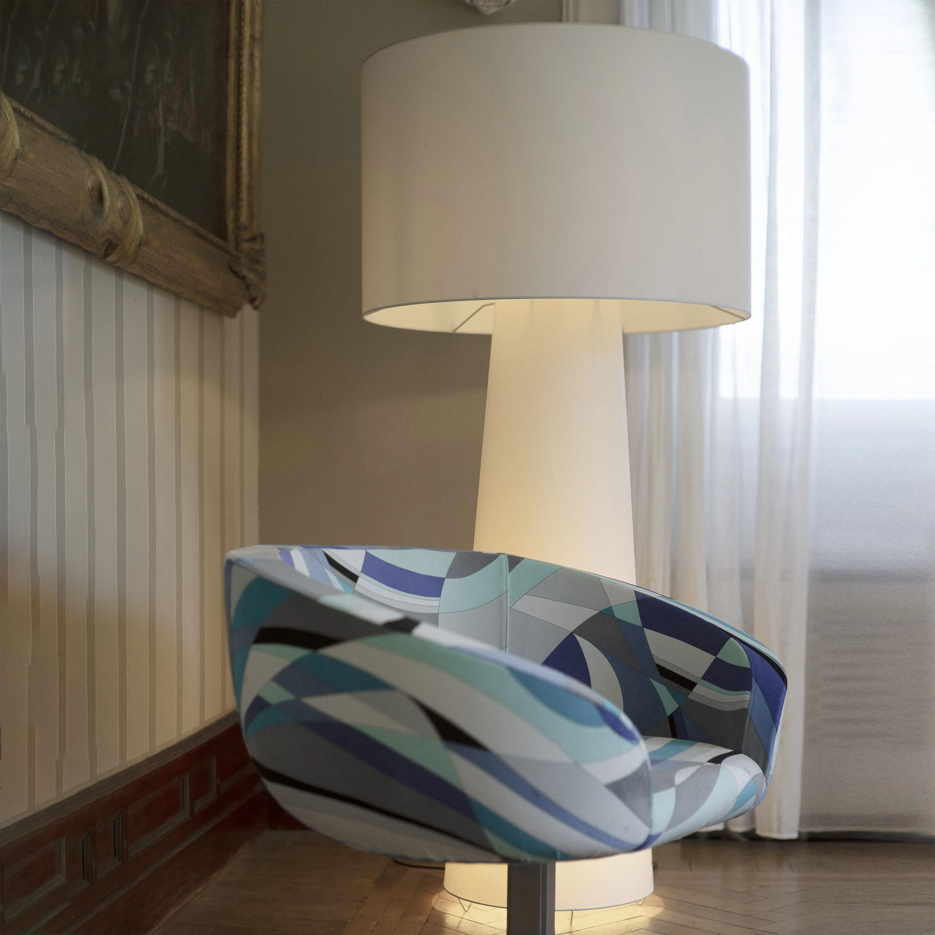 Big Shadow Floor Lamp