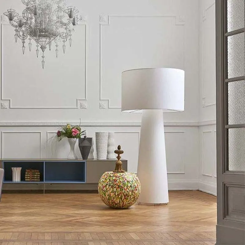 Big Shadow Floor Lamp
