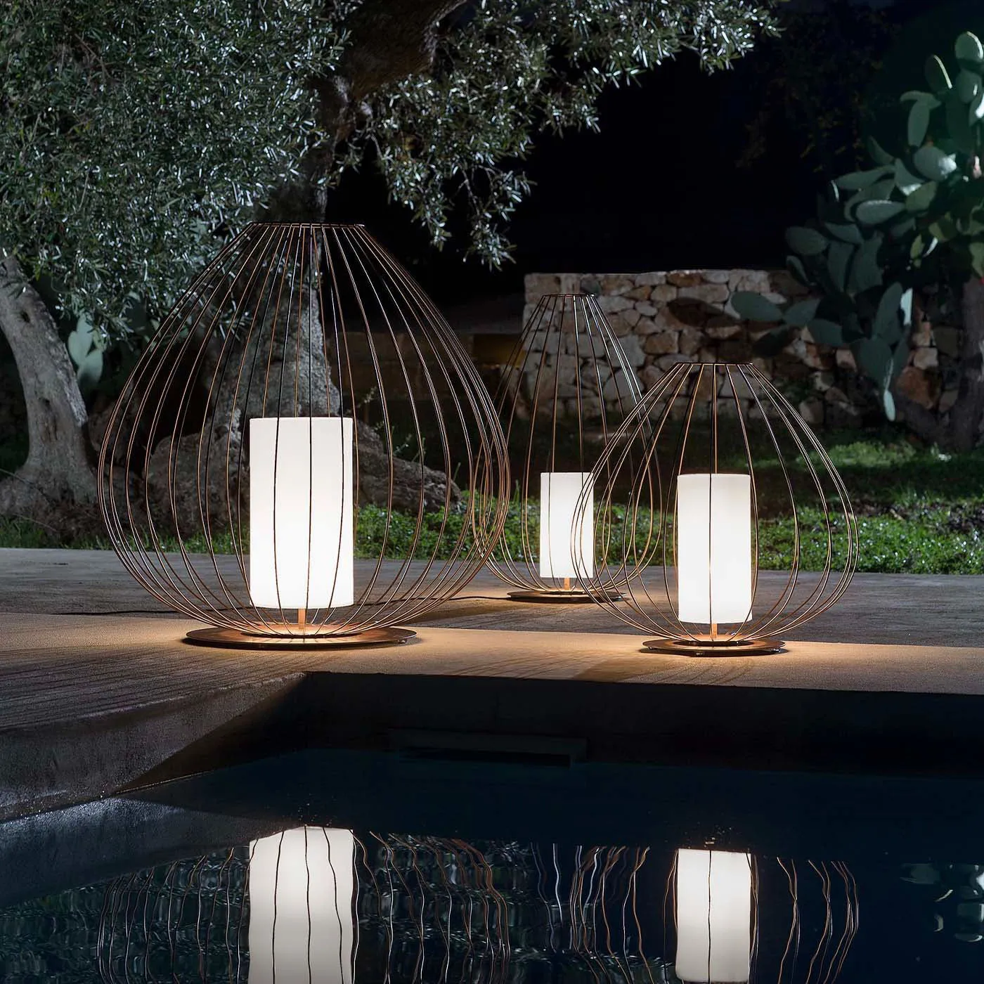 Cell Outdoor Floor Lamp