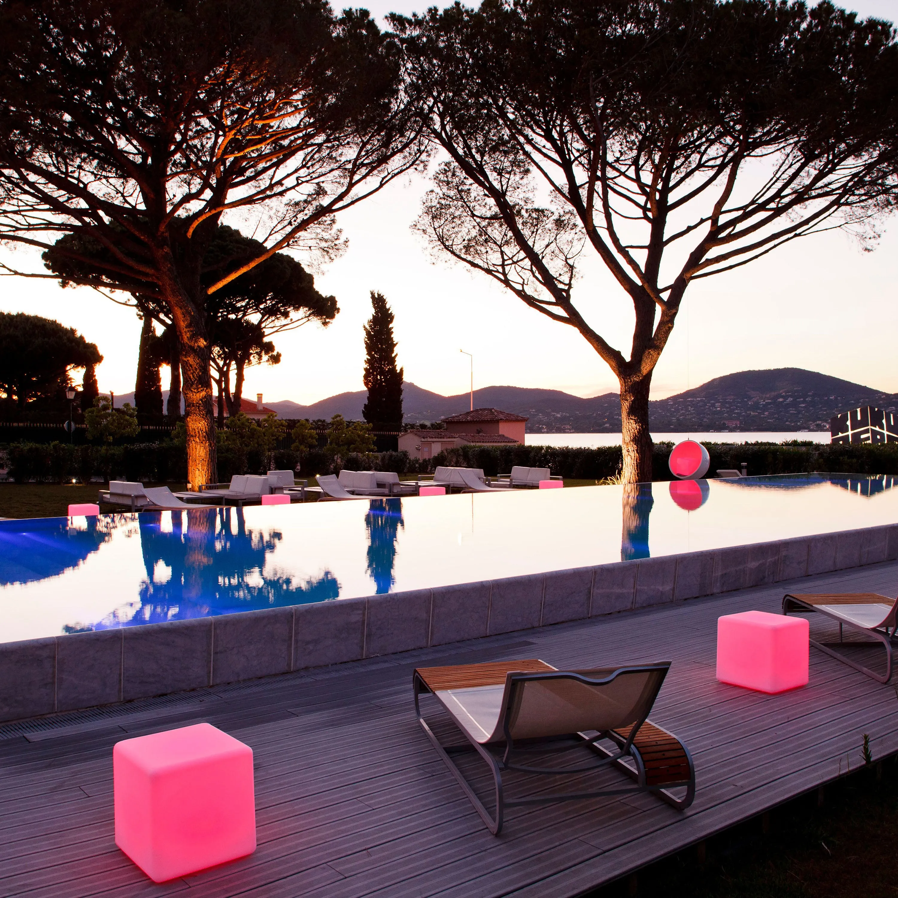 Cube Outdoor Bluetooth LED Floor Lamp