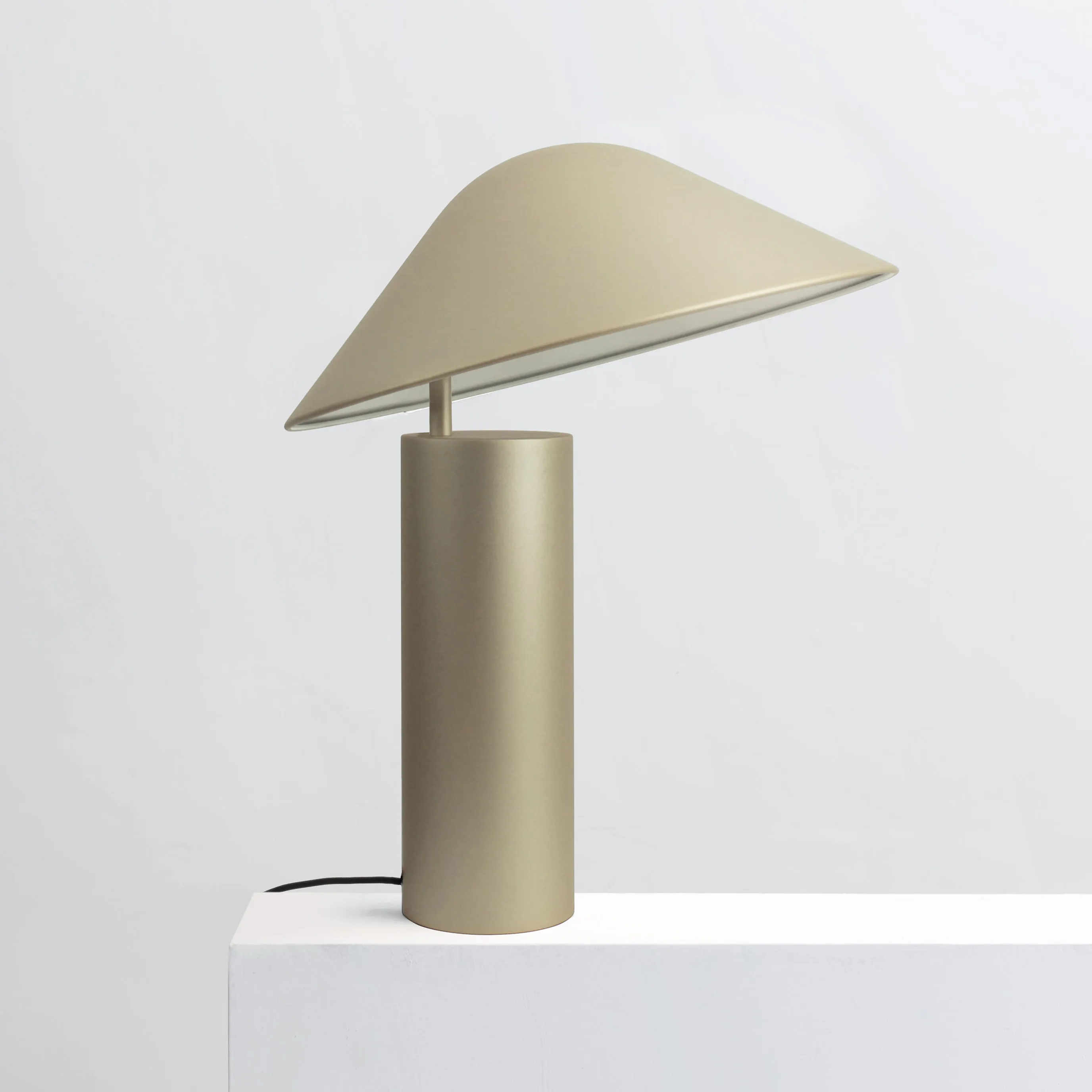 Damo Simple Table Lamp