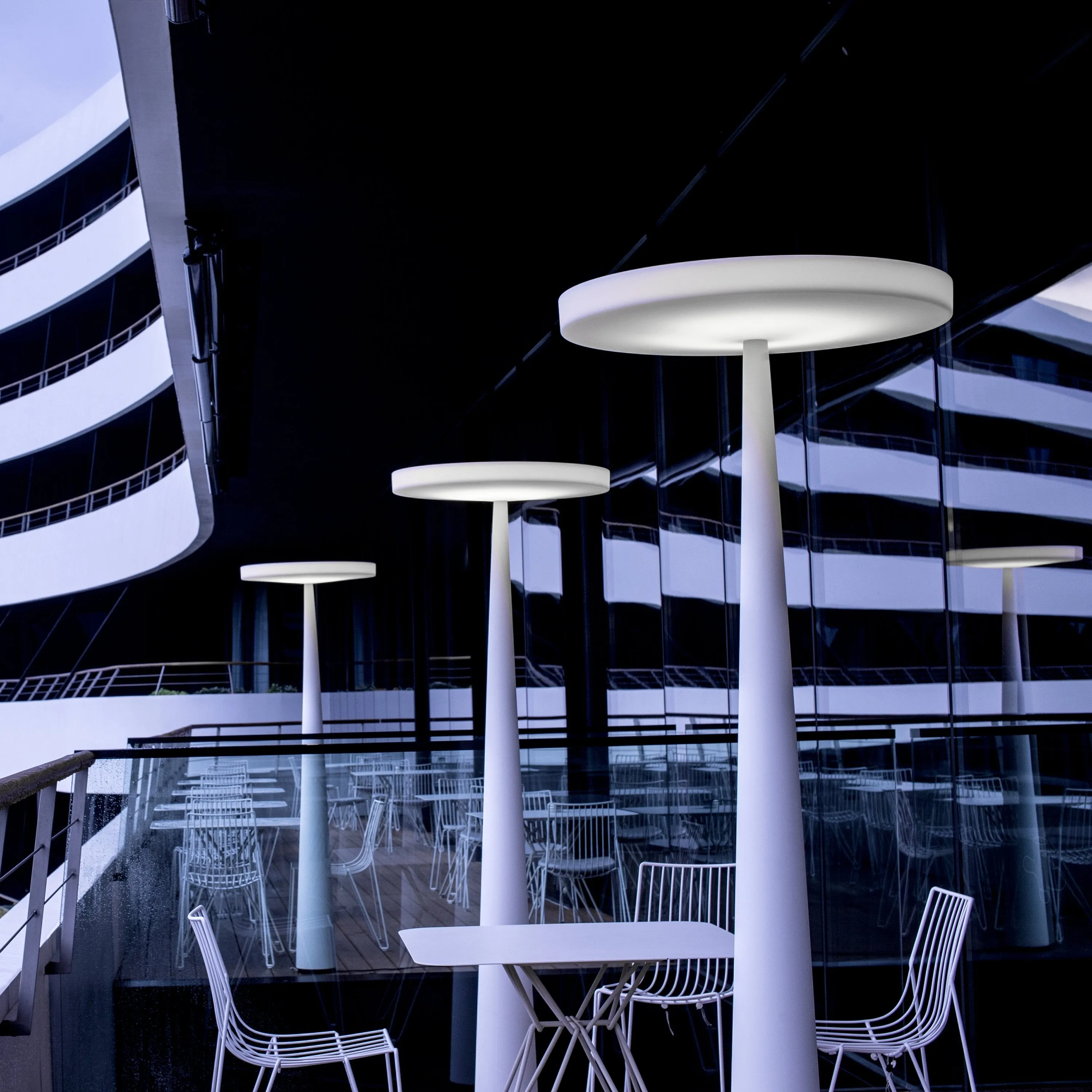 Equilibre Outdoor LED Floor Lamp
