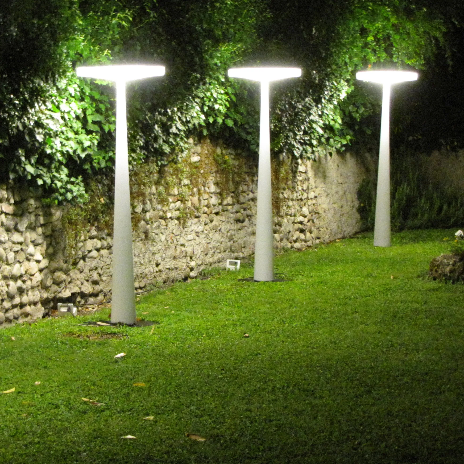 Equilibre Outdoor LED Floor Lamp