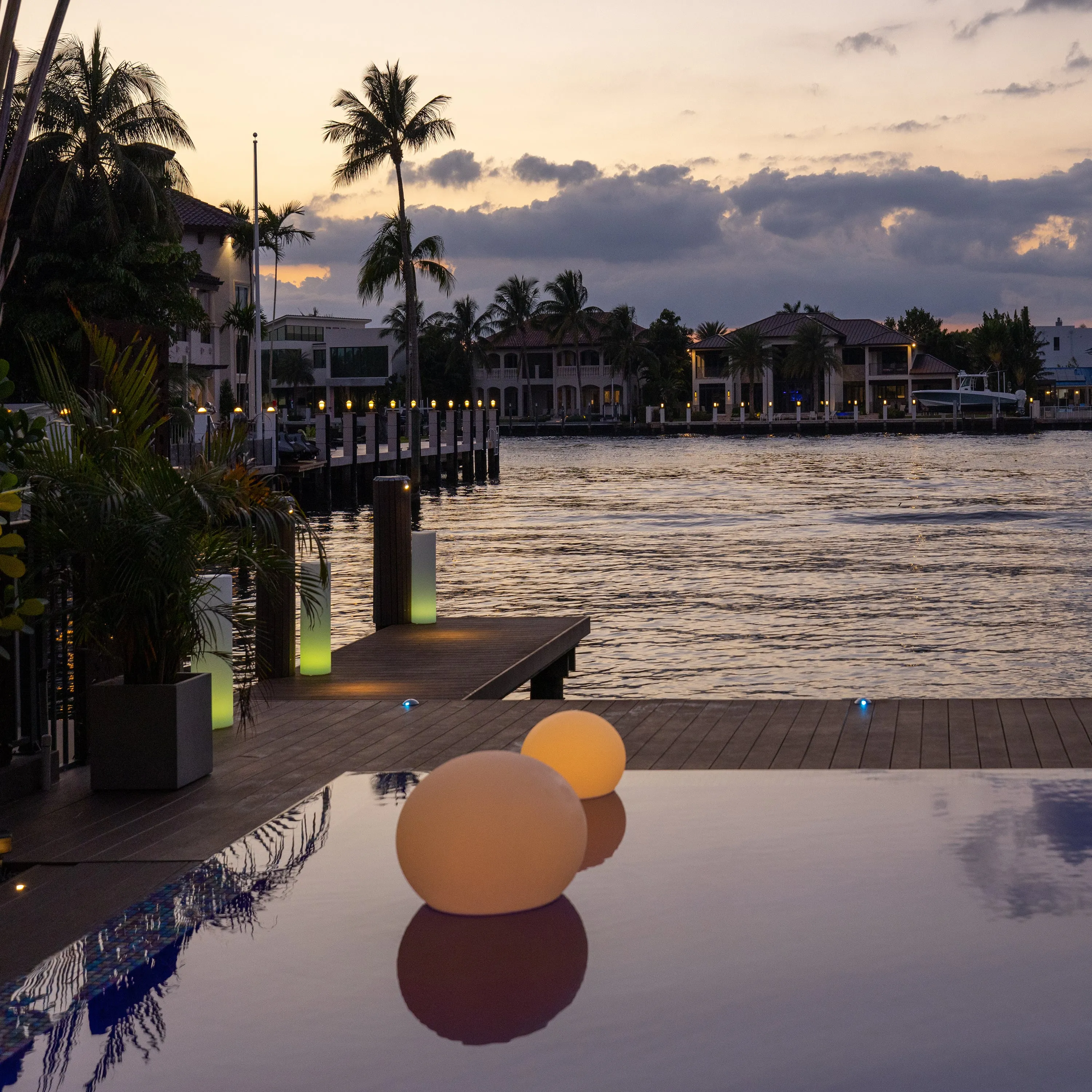 Flatball Outdoor Bluetooth LED Lamp