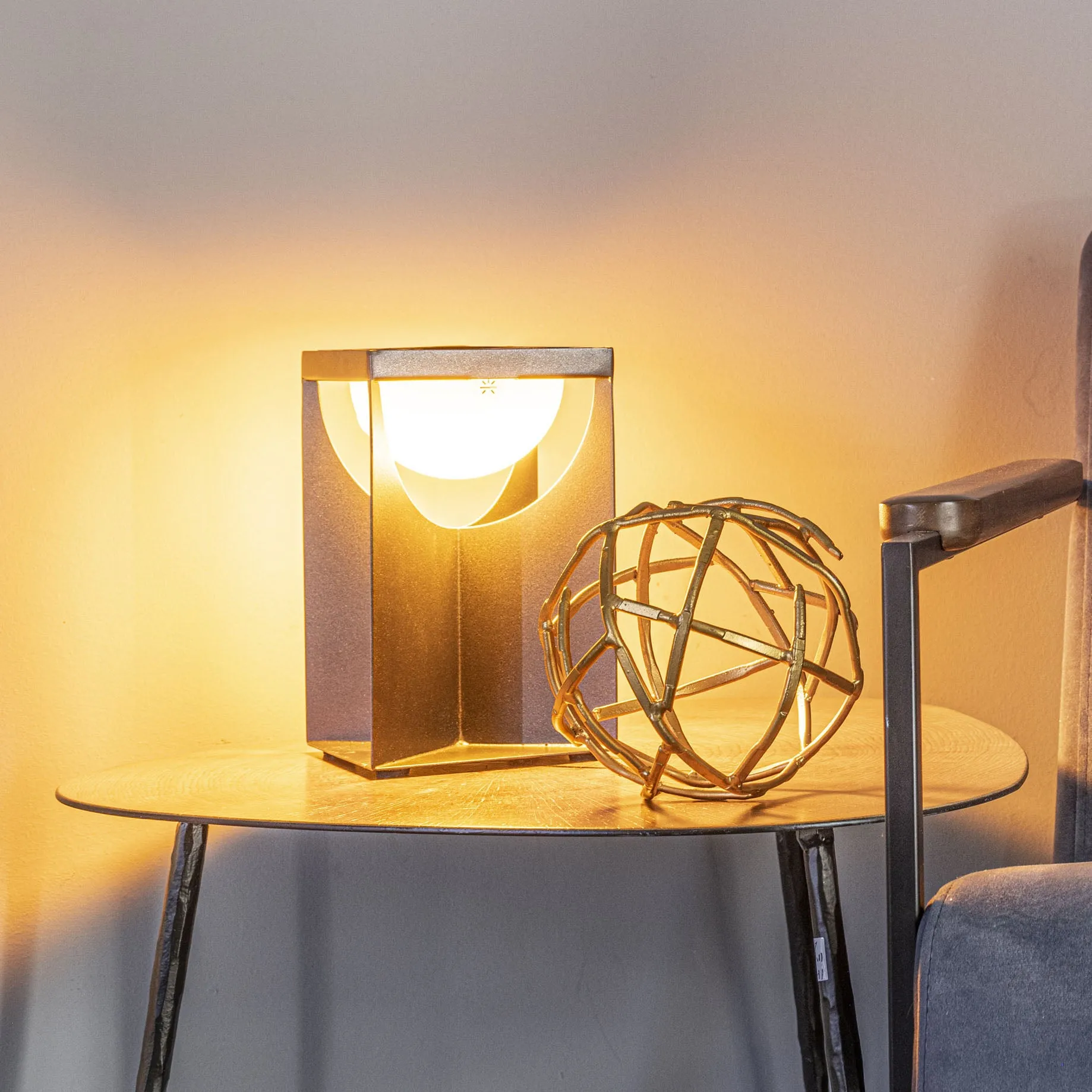 Flow Solar Outdoor Table Lamp