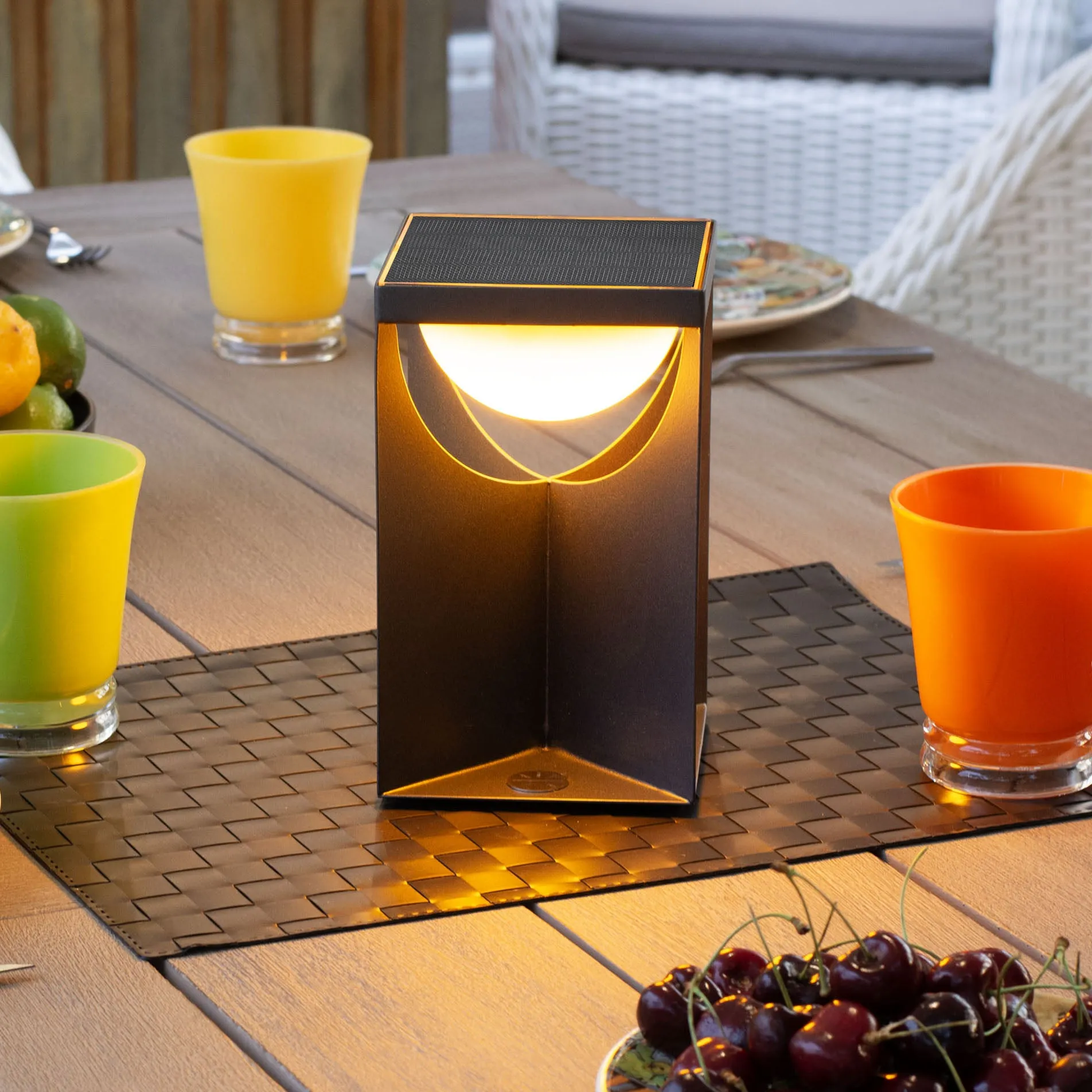 Flow Solar Outdoor Table Lamp