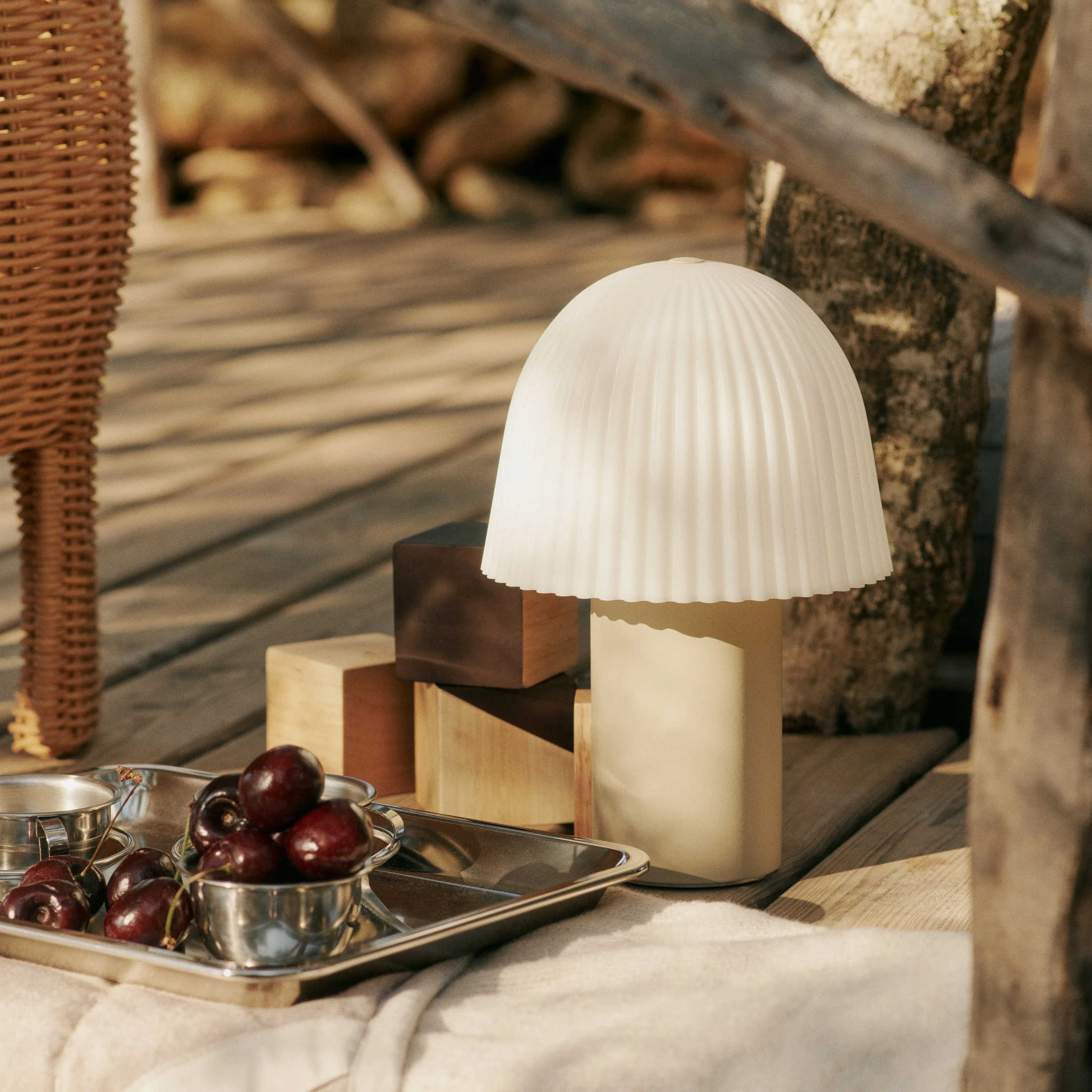 Frill Portable Lamp