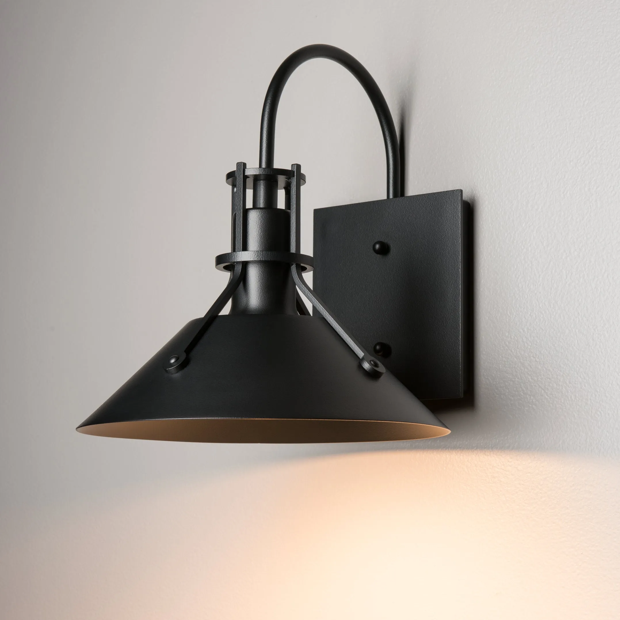 Henry Outdoor Wall Sconce