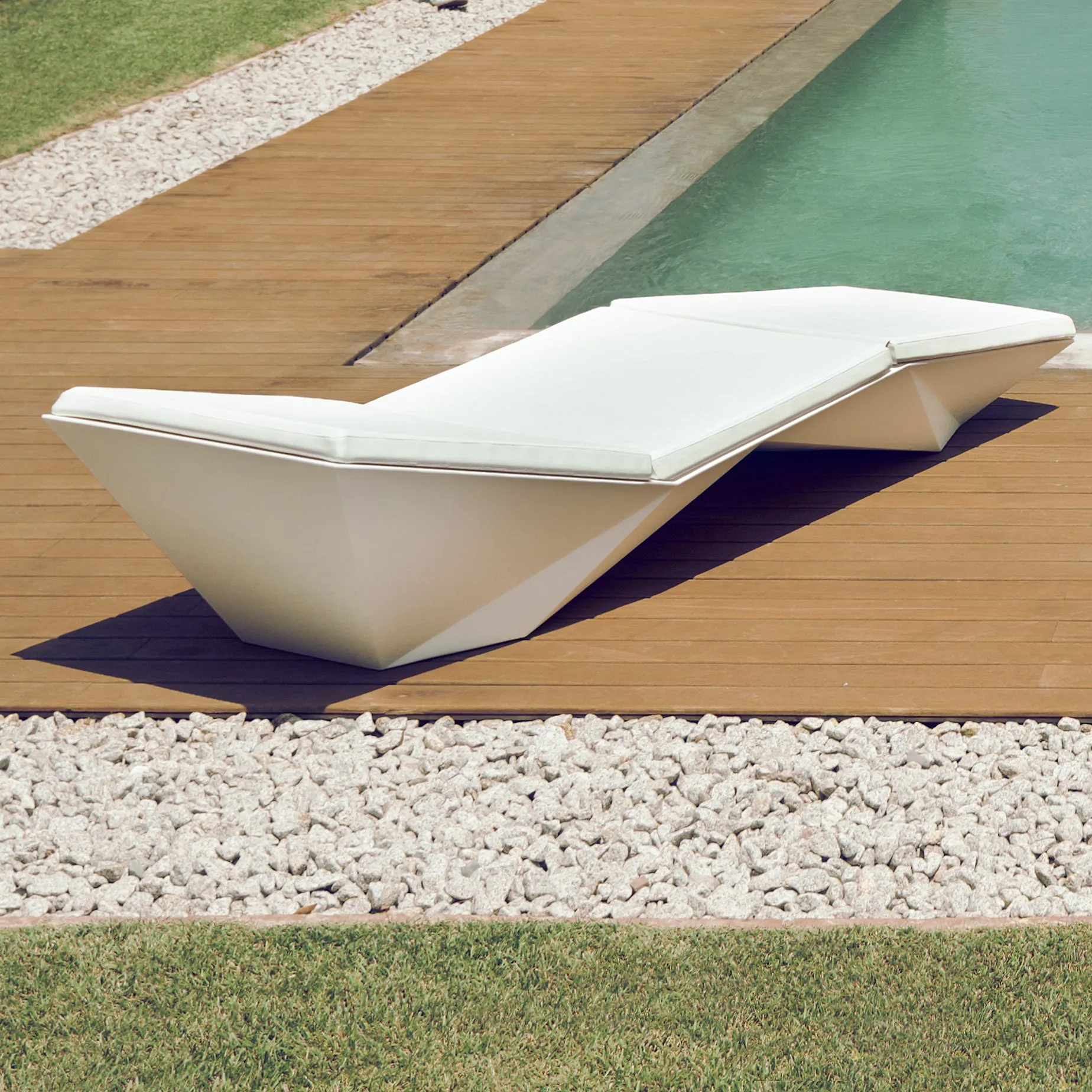 Illuminated Faz Sun Chaise