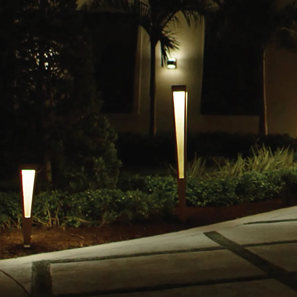 Lanai Solar Outdoor Torch Light