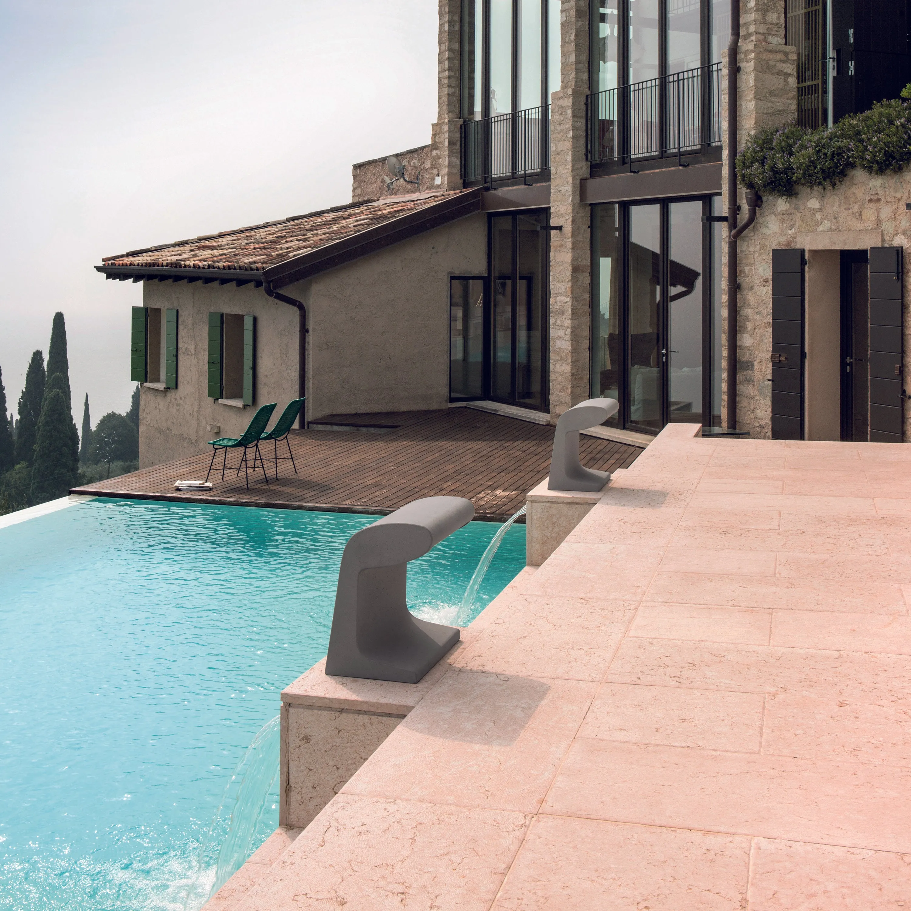 Le Corbusier Borne Beton Grande Outdoor Floor Lamp