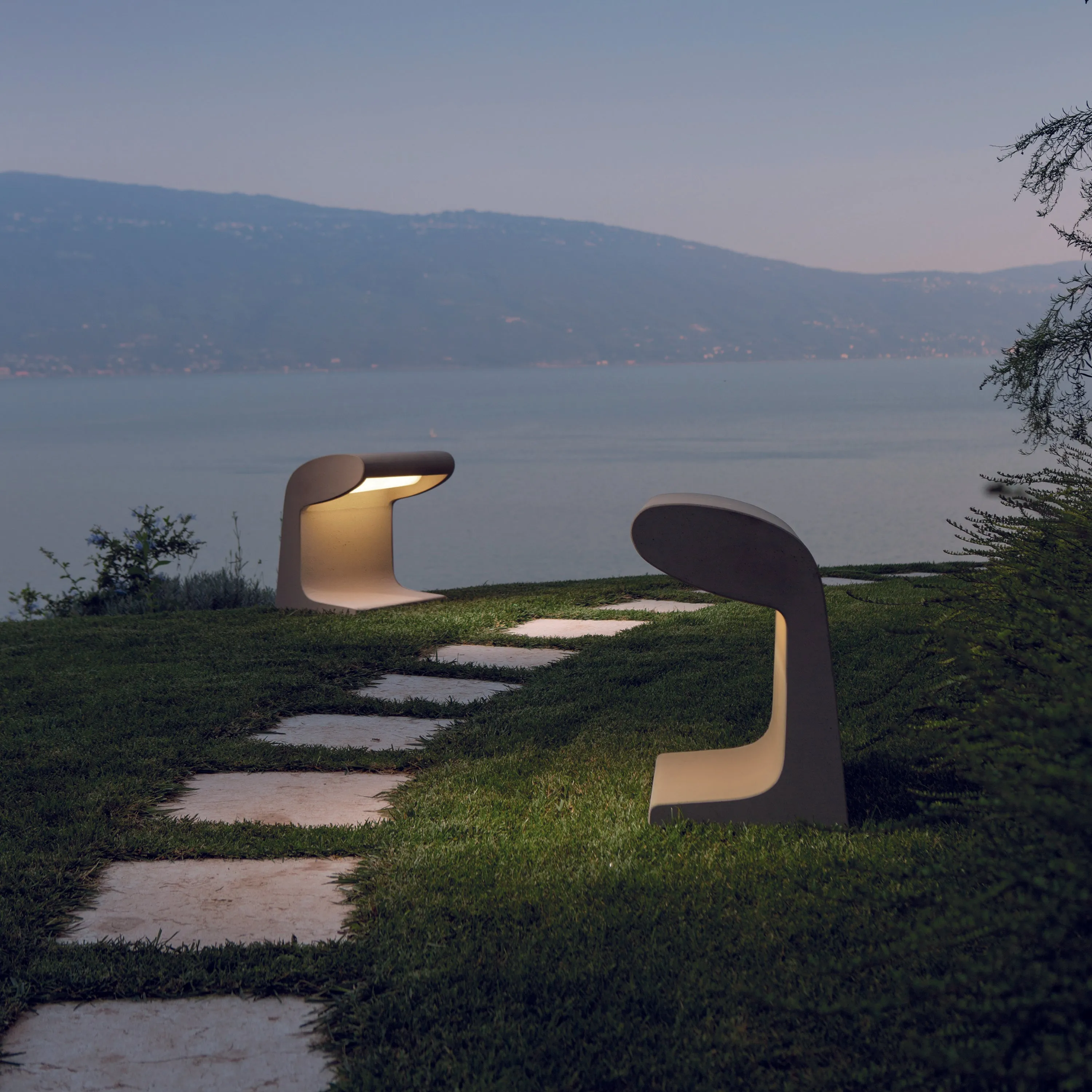 Le Corbusier Borne Beton Grande Outdoor Floor Lamp