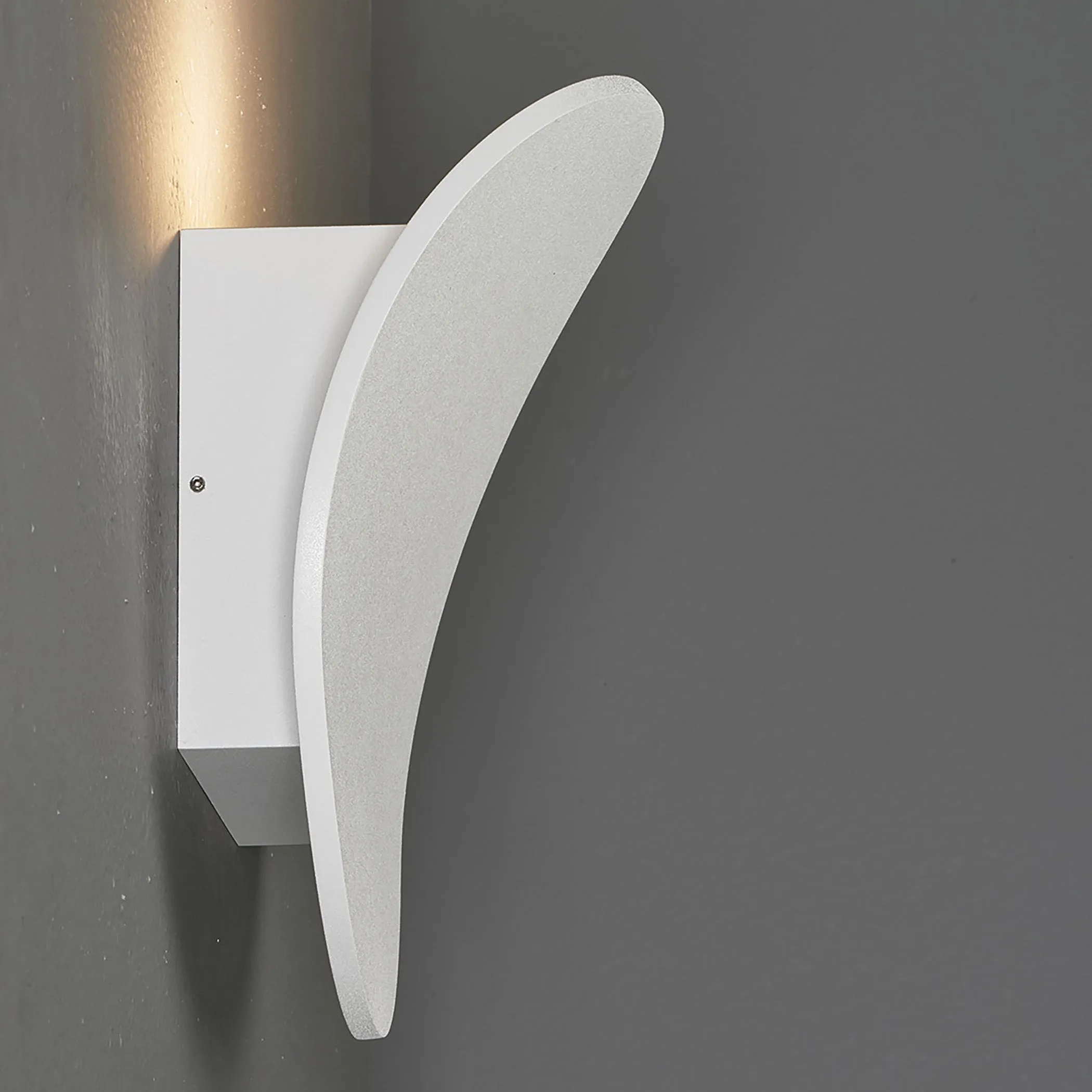 Lunaro Wall Sconce