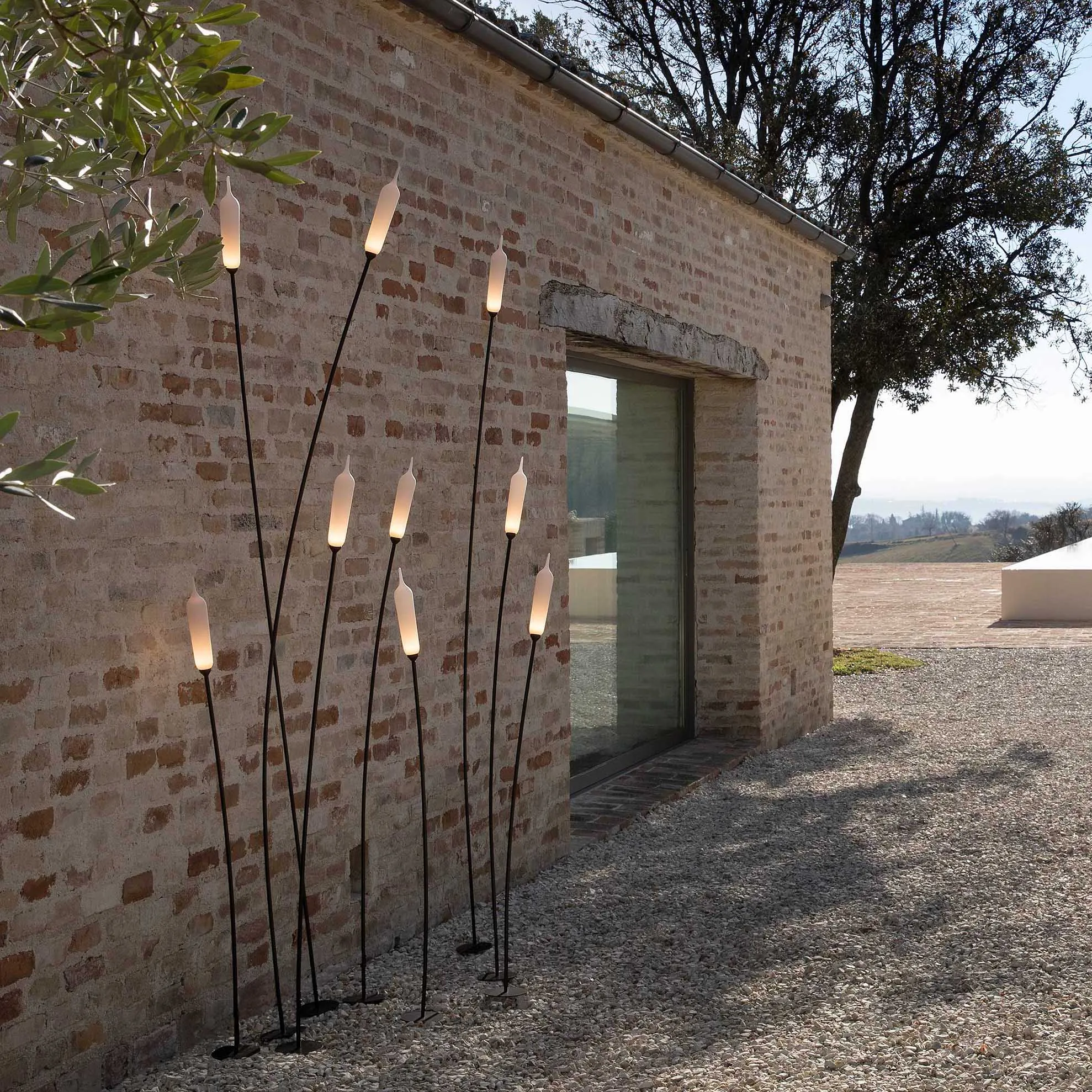 Nilo Spike Outdoor LED Floor Lamp