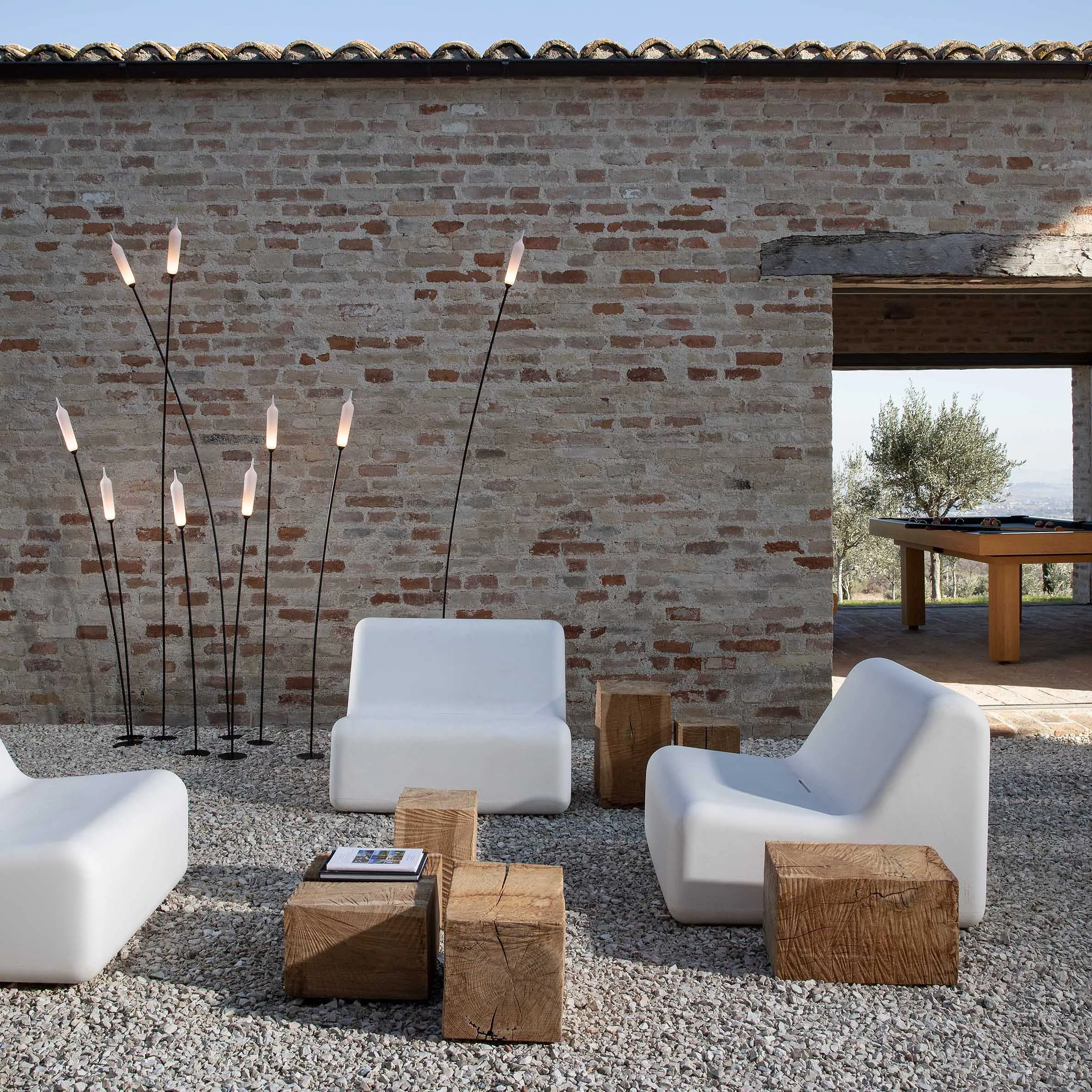 Nilo Spike Outdoor LED Floor Lamp