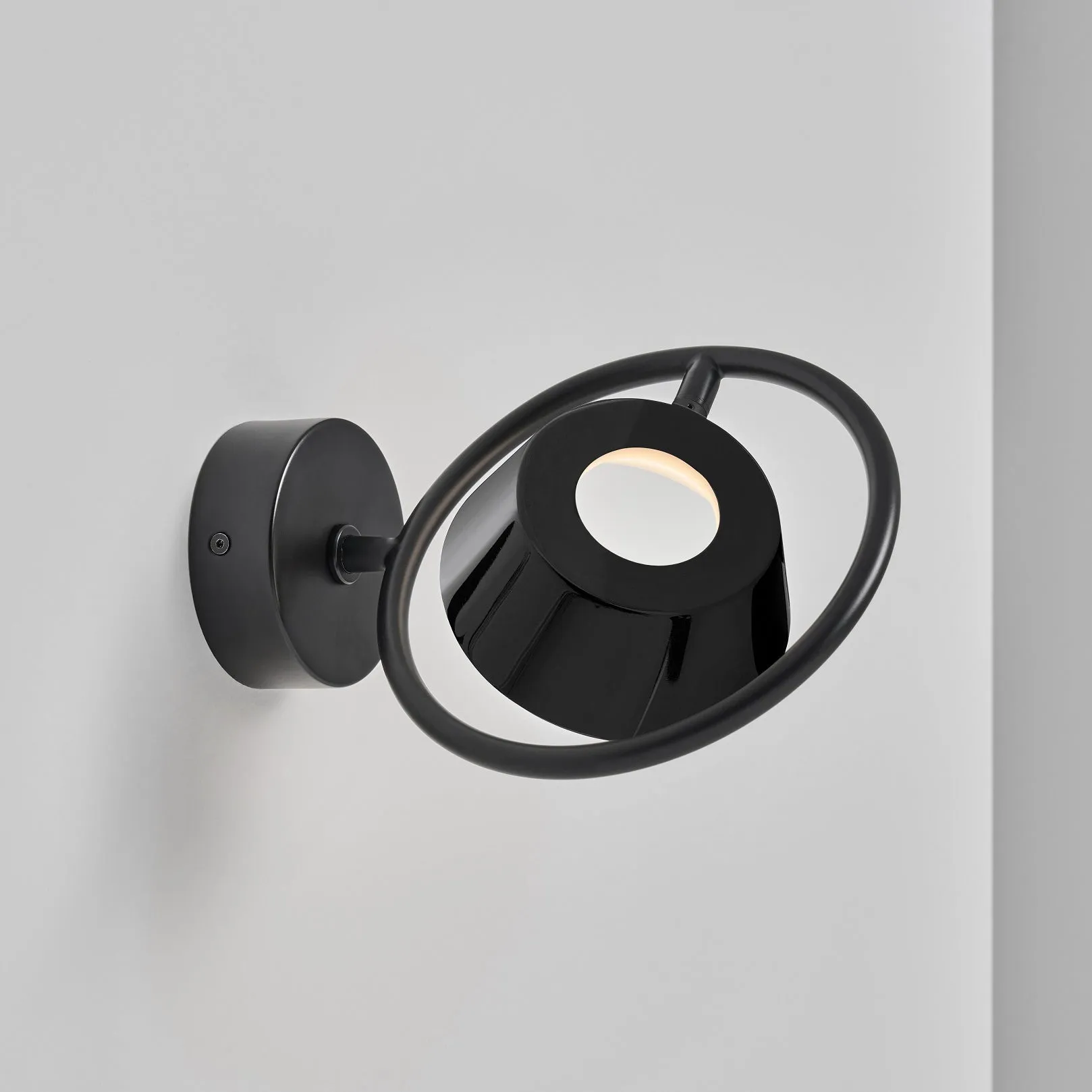 OLO Ring Wall/Ceiling Light