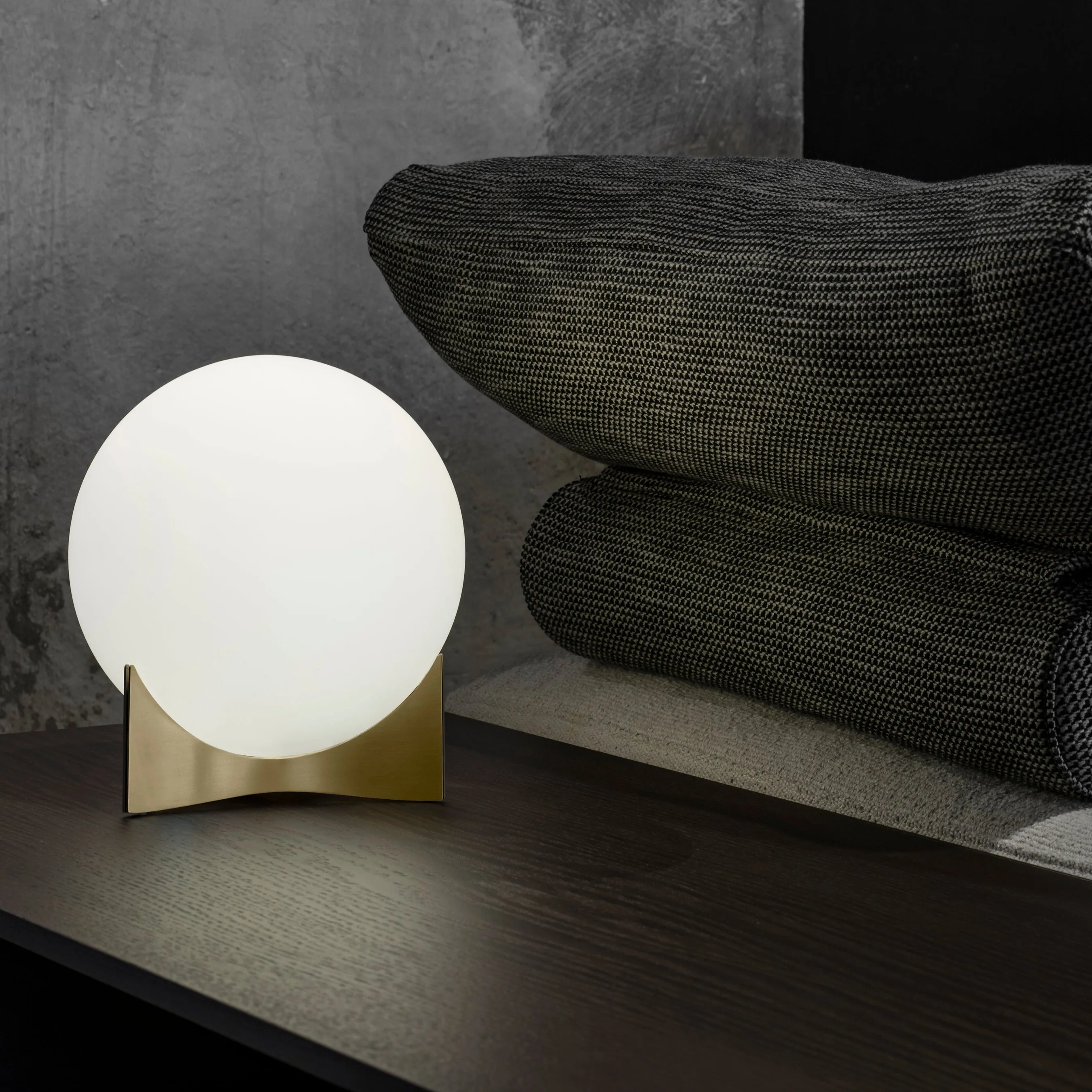 Oscar Table Lamp