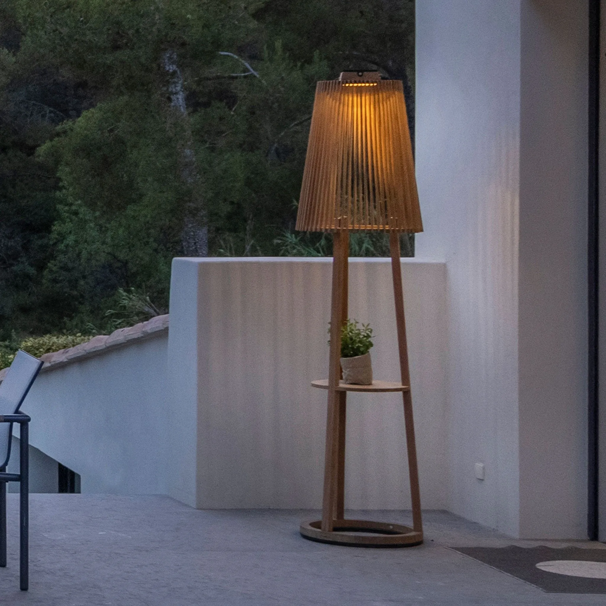 Palma Solar Outdoor Floor Lamp
