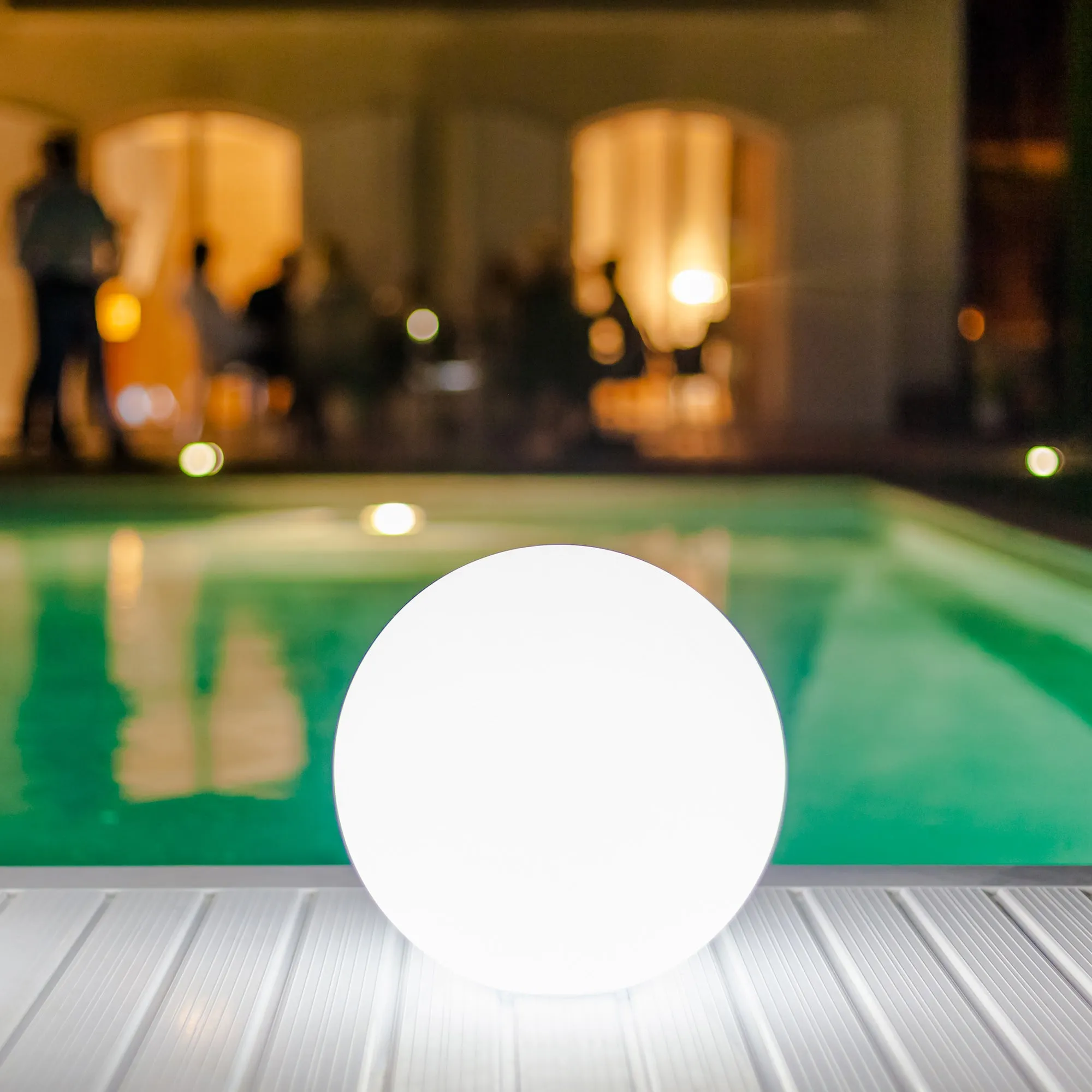 Pearl Outdoor Bluetooth LED Table Lamp