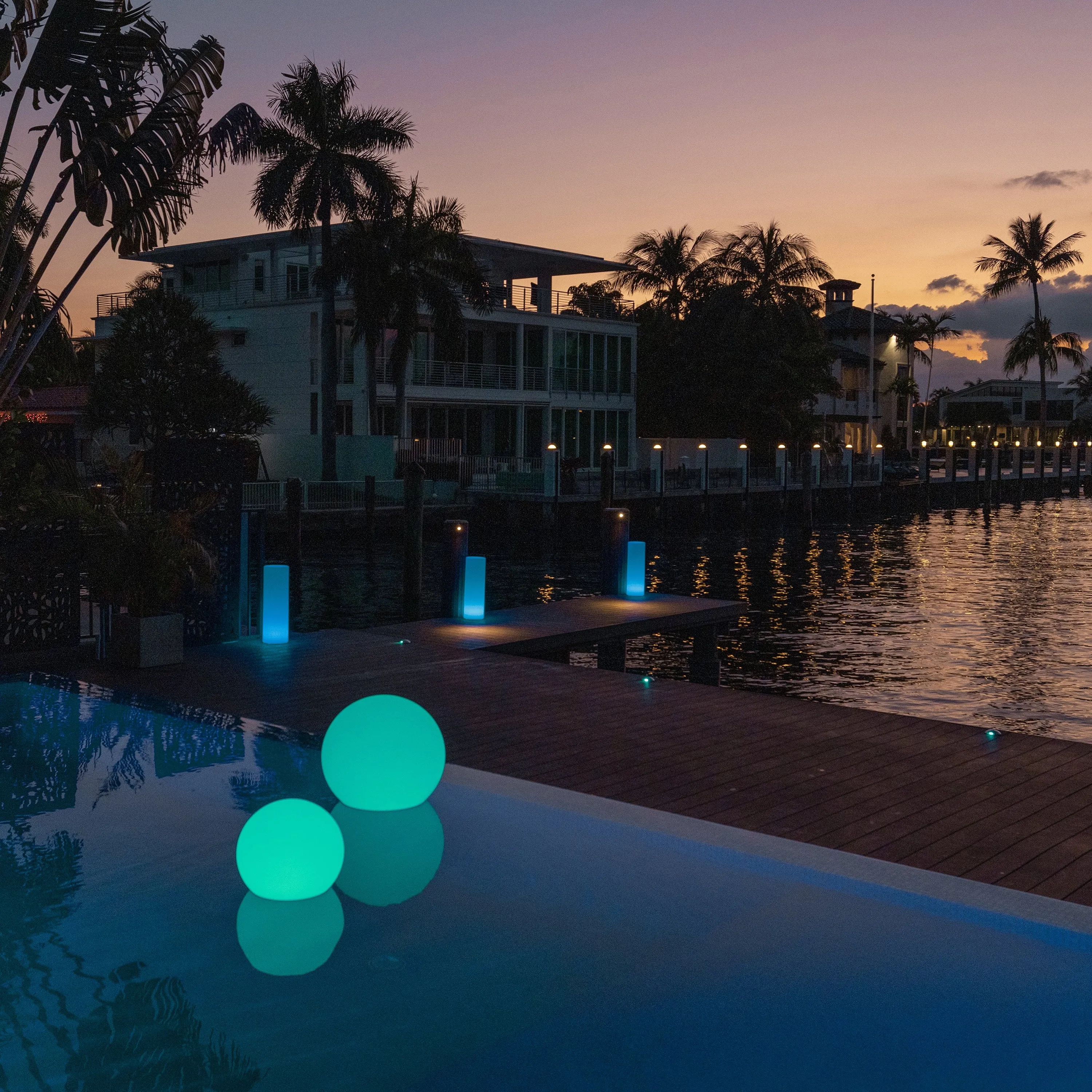 Pearl Outdoor Bluetooth LED Table Lamp