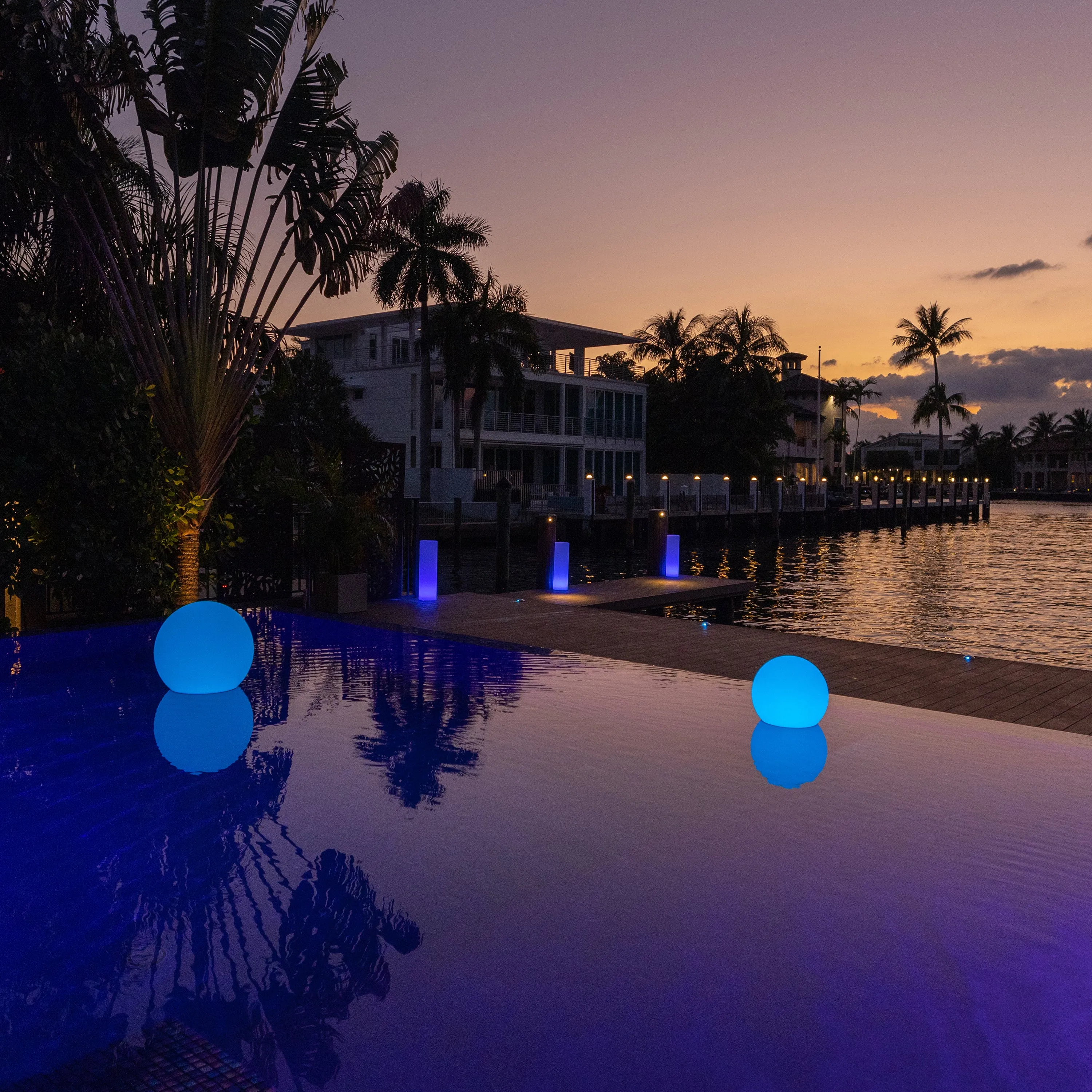 Pearl Outdoor Bluetooth LED Table Lamp