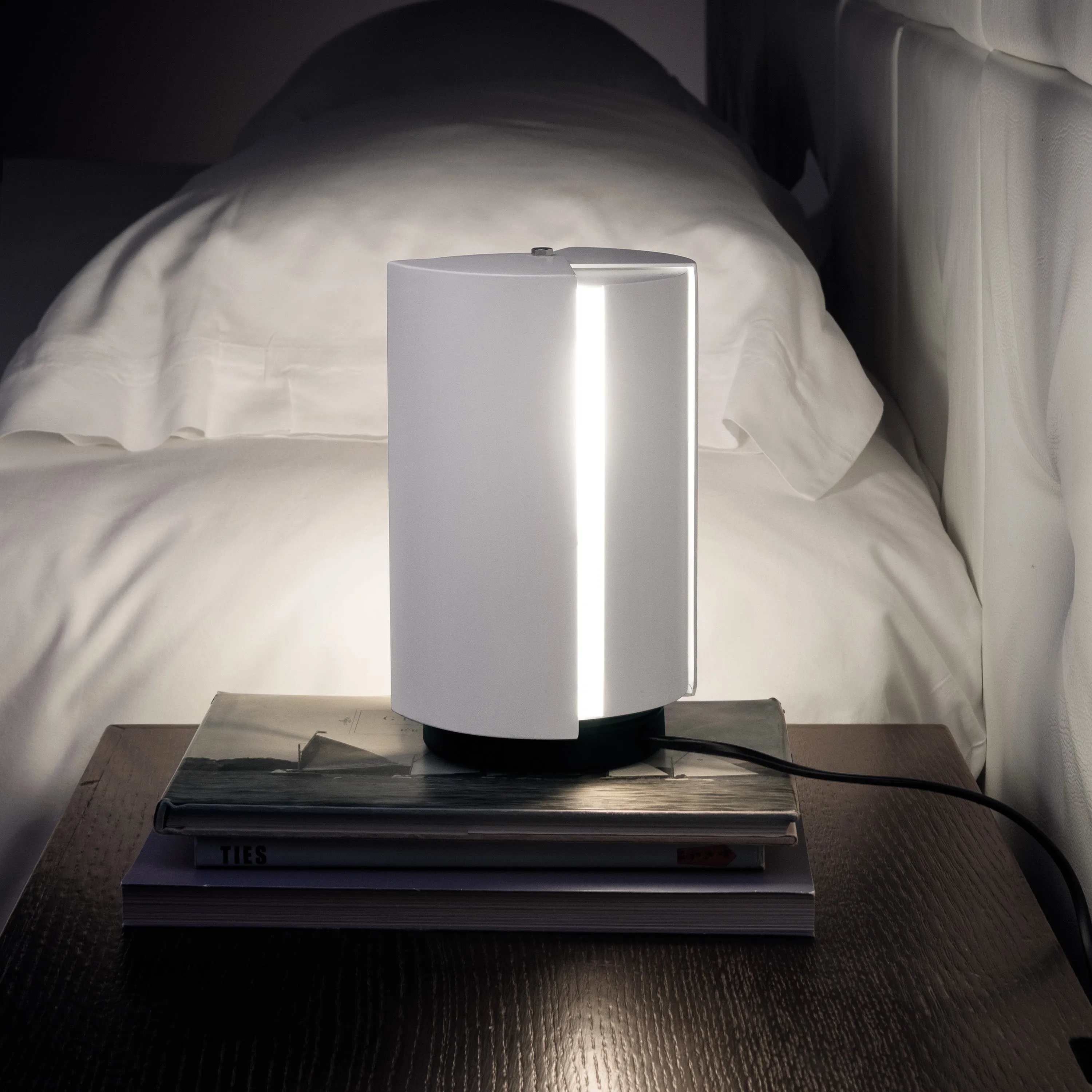 Perriand Pivotante a Poser Table Lamp