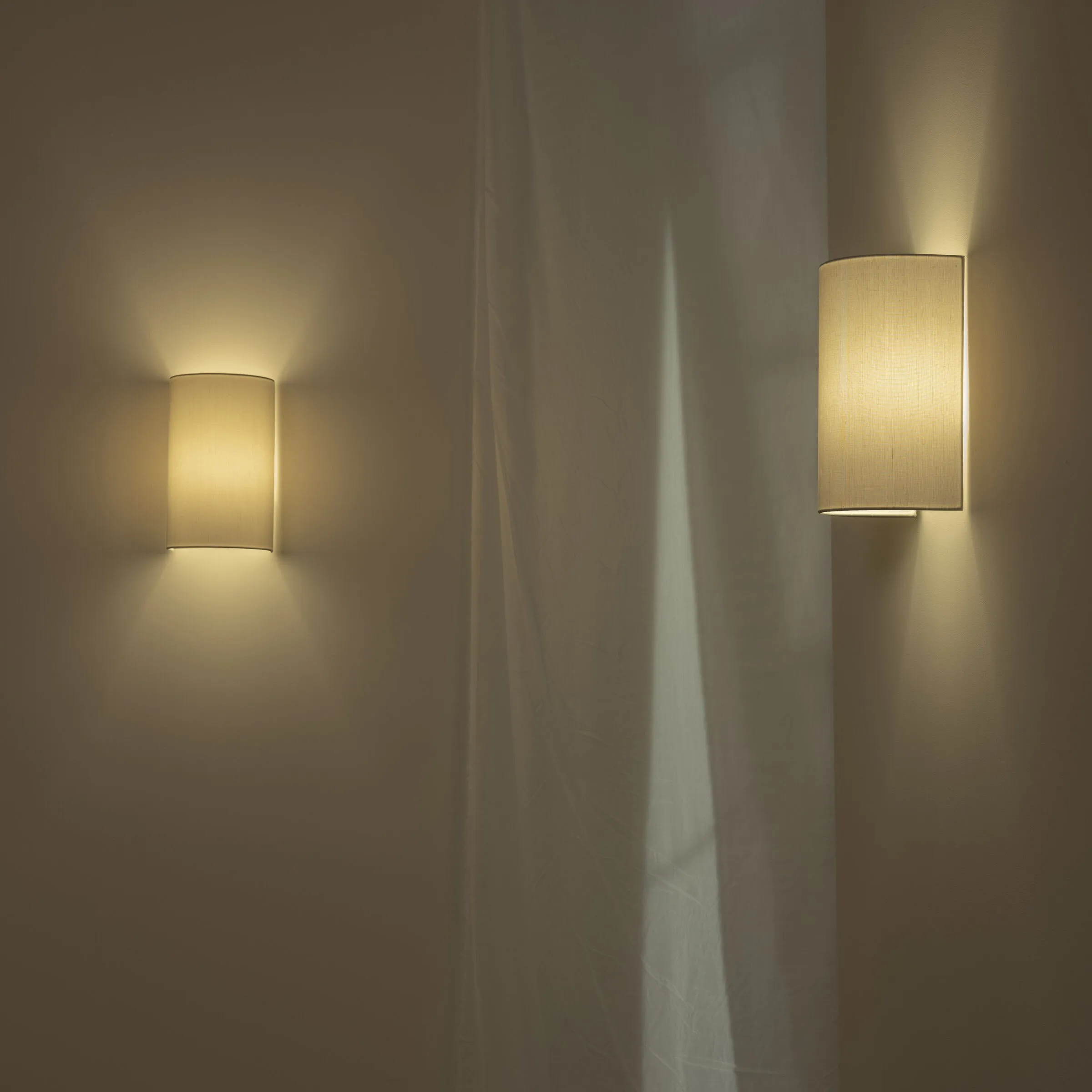 Singular Wall Light