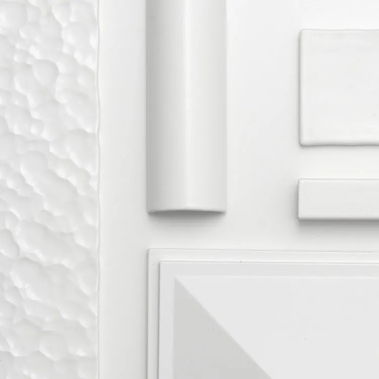 Snaps Floor-to-Ceiling Plug-in LED Lamp