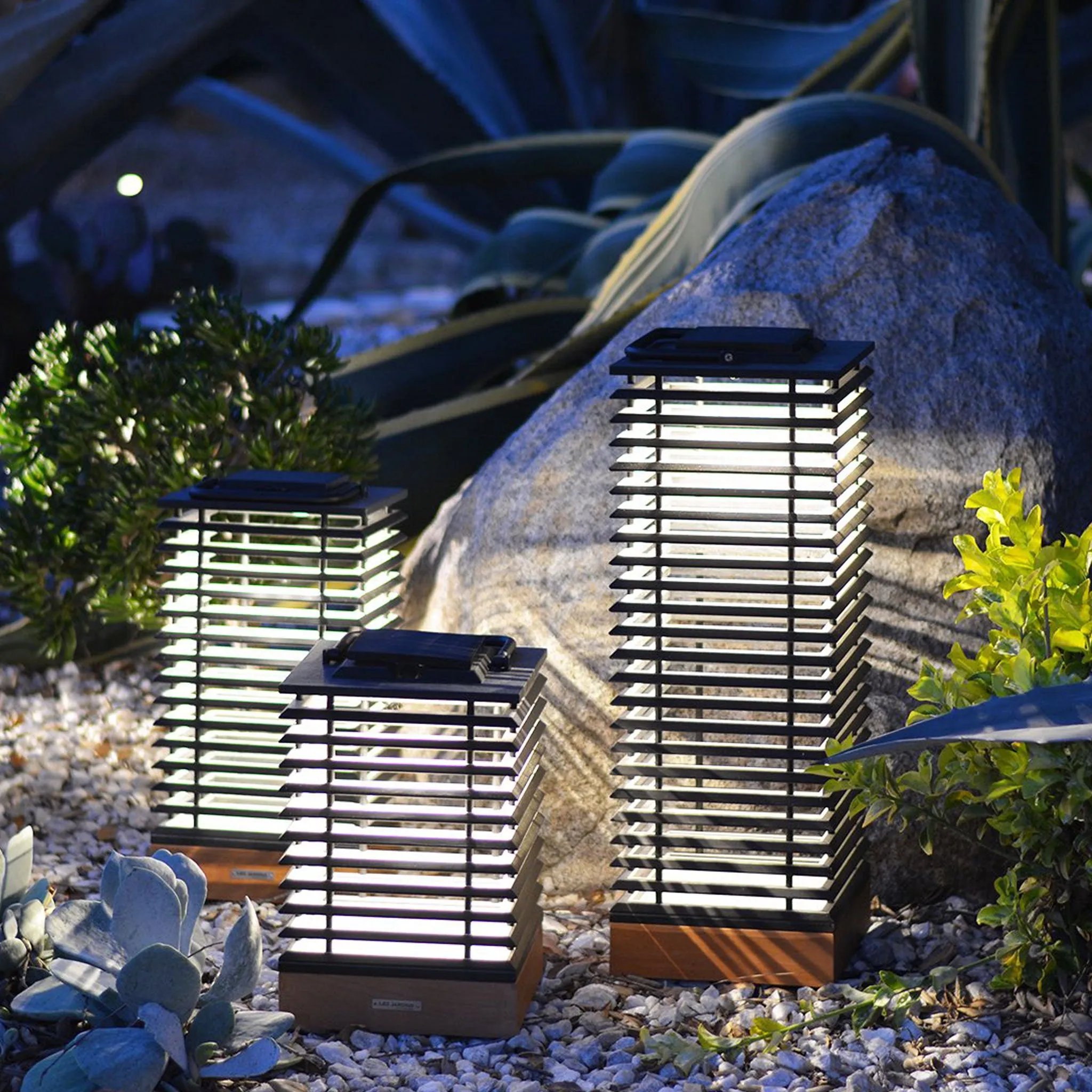 Tekura Solar Outdoor Lantern