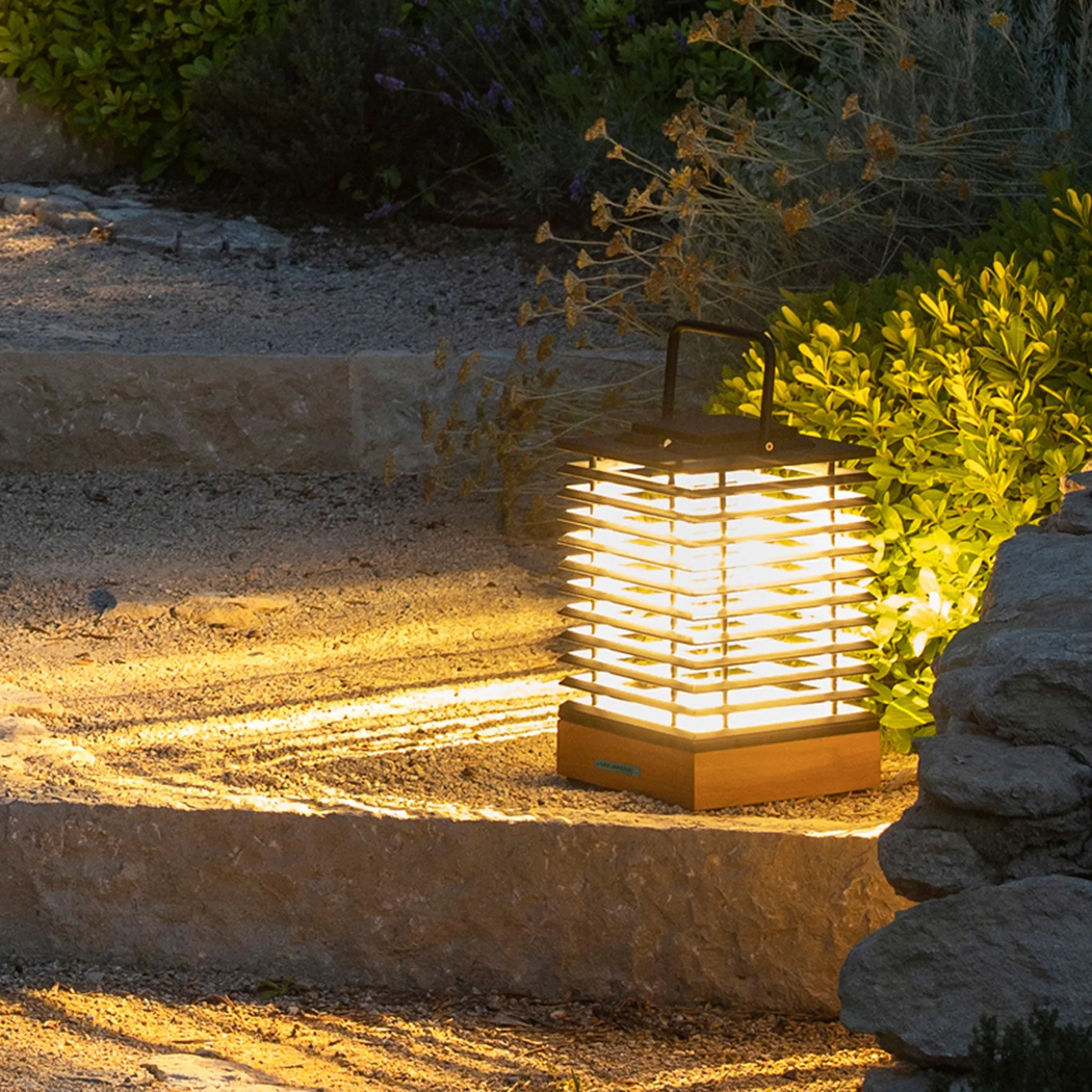 Tekura Solar Outdoor Lantern
